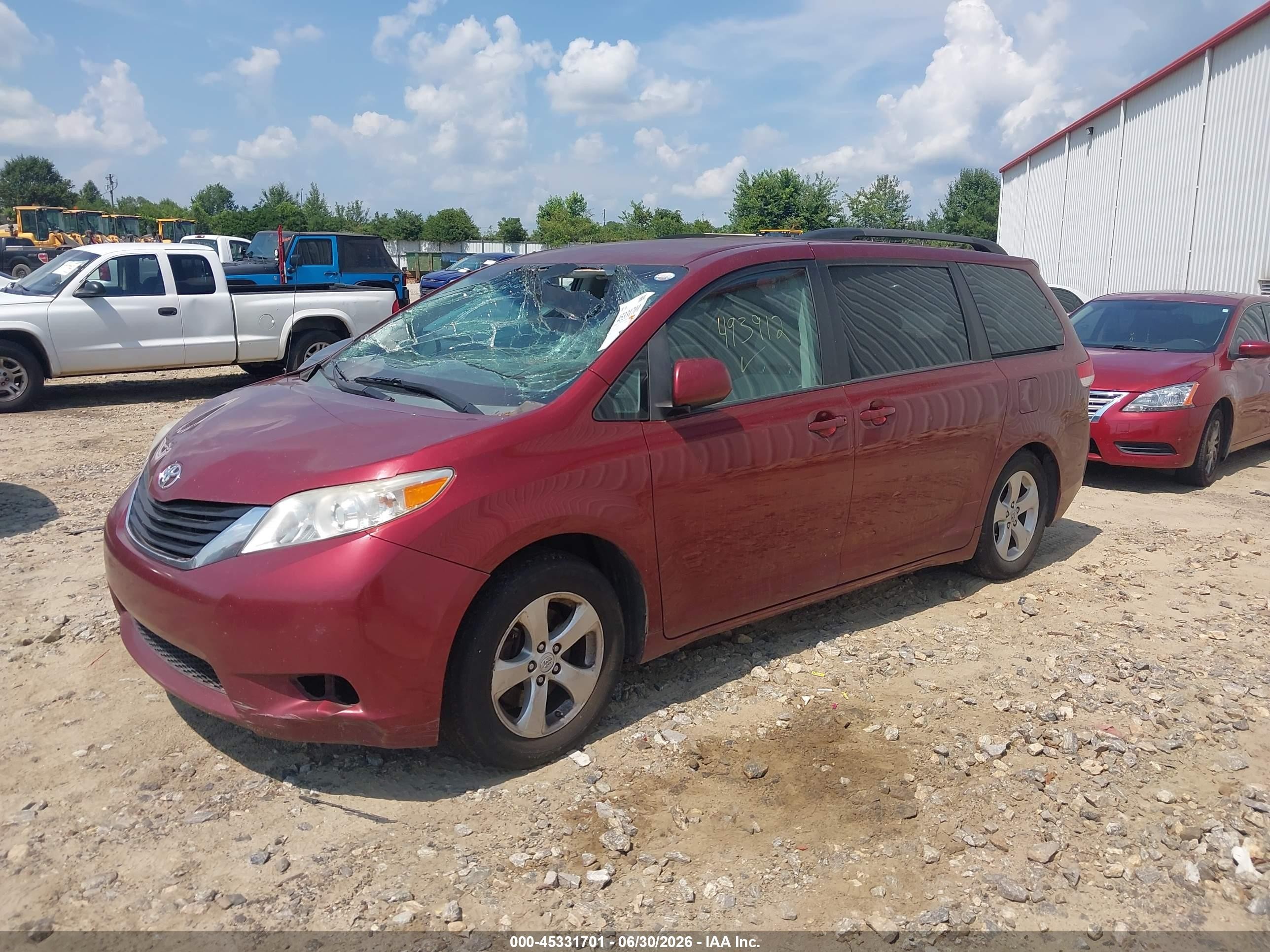 2014 Toyota Sienna Le V6 8 Passenger Burgundy vin: 5TDKK3DCXES493912
