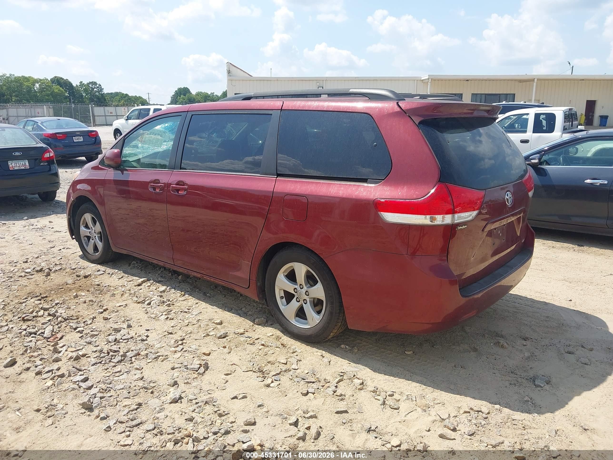 2014 Toyota Sienna Le V6 8 Passenger Burgundy vin: 5TDKK3DCXES493912