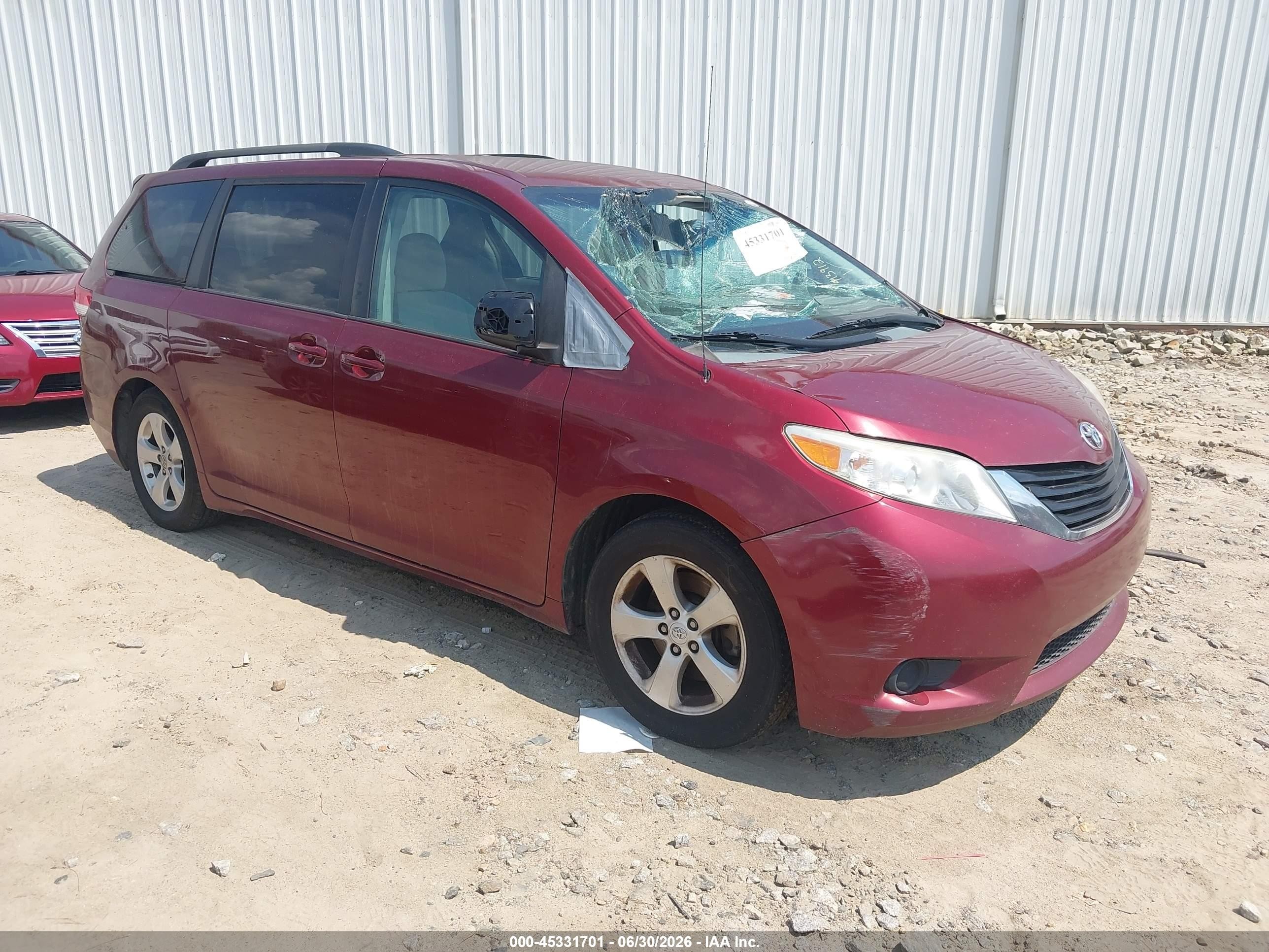2014 Toyota Sienna Le V6 8 Passenger Burgundy vin: 5TDKK3DCXES493912