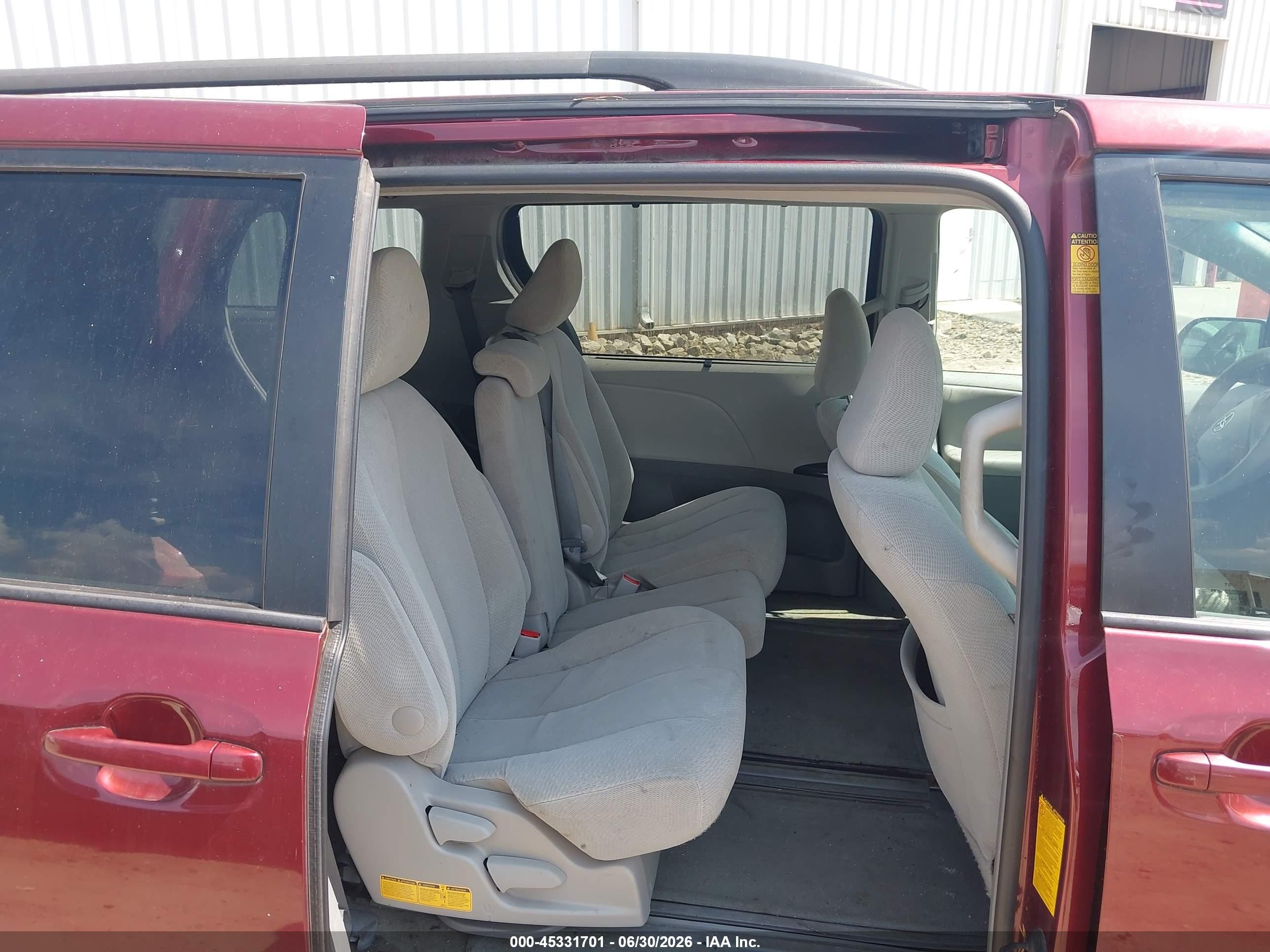 2014 Toyota Sienna Le V6 8 Passenger Burgundy vin: 5TDKK3DCXES493912