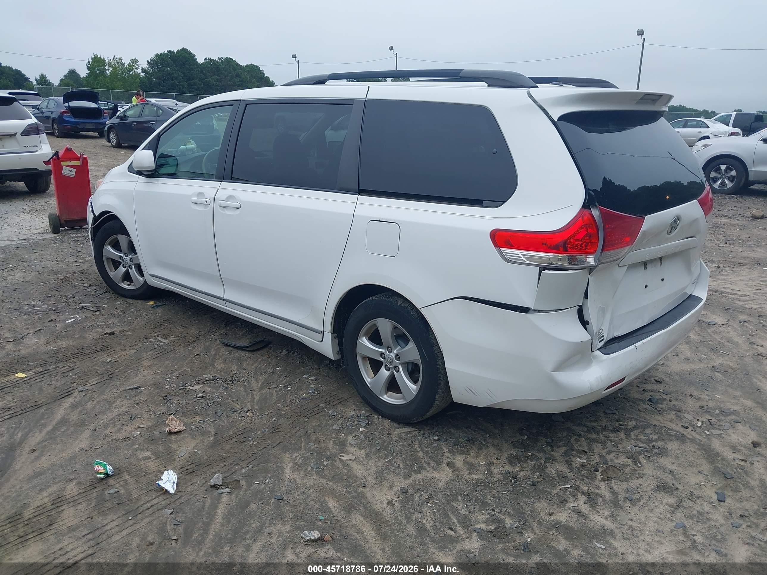 2014 Toyota Sienna Le V6 8 Passenger White vin: 5TDKK3DCXES496552