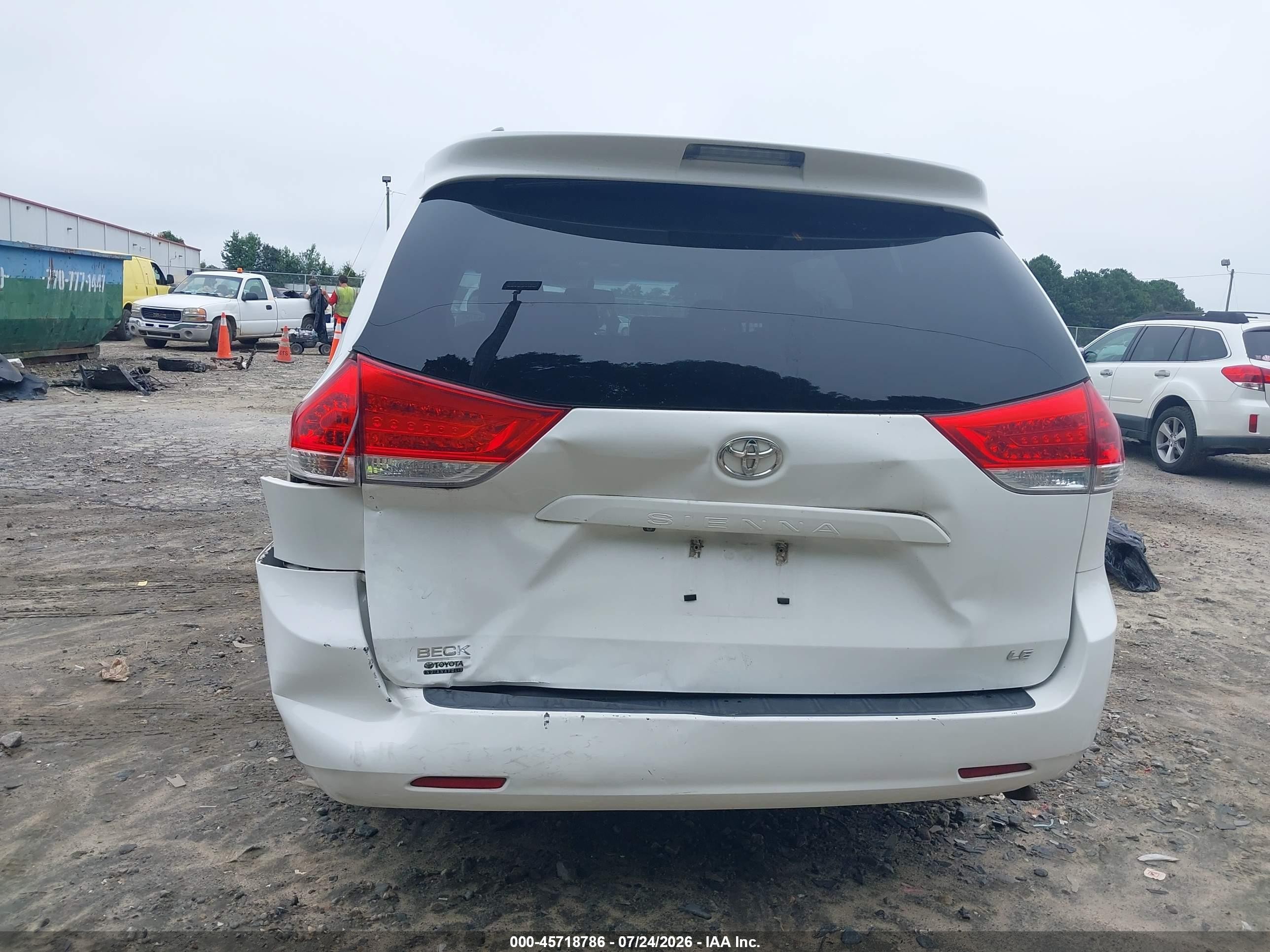 2014 Toyota Sienna Le V6 8 Passenger White vin: 5TDKK3DCXES496552