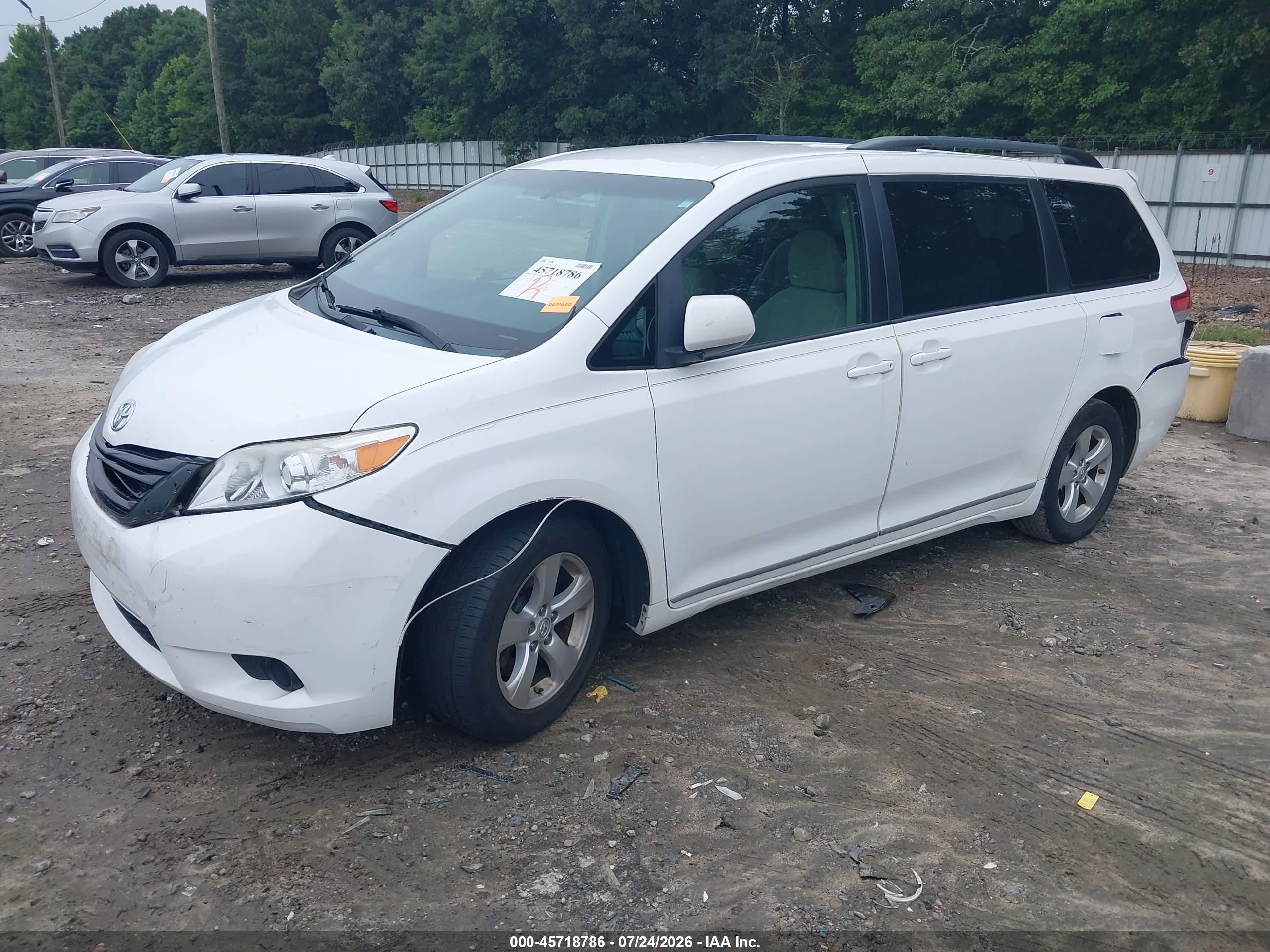 2014 Toyota Sienna Le V6 8 Passenger White vin: 5TDKK3DCXES496552