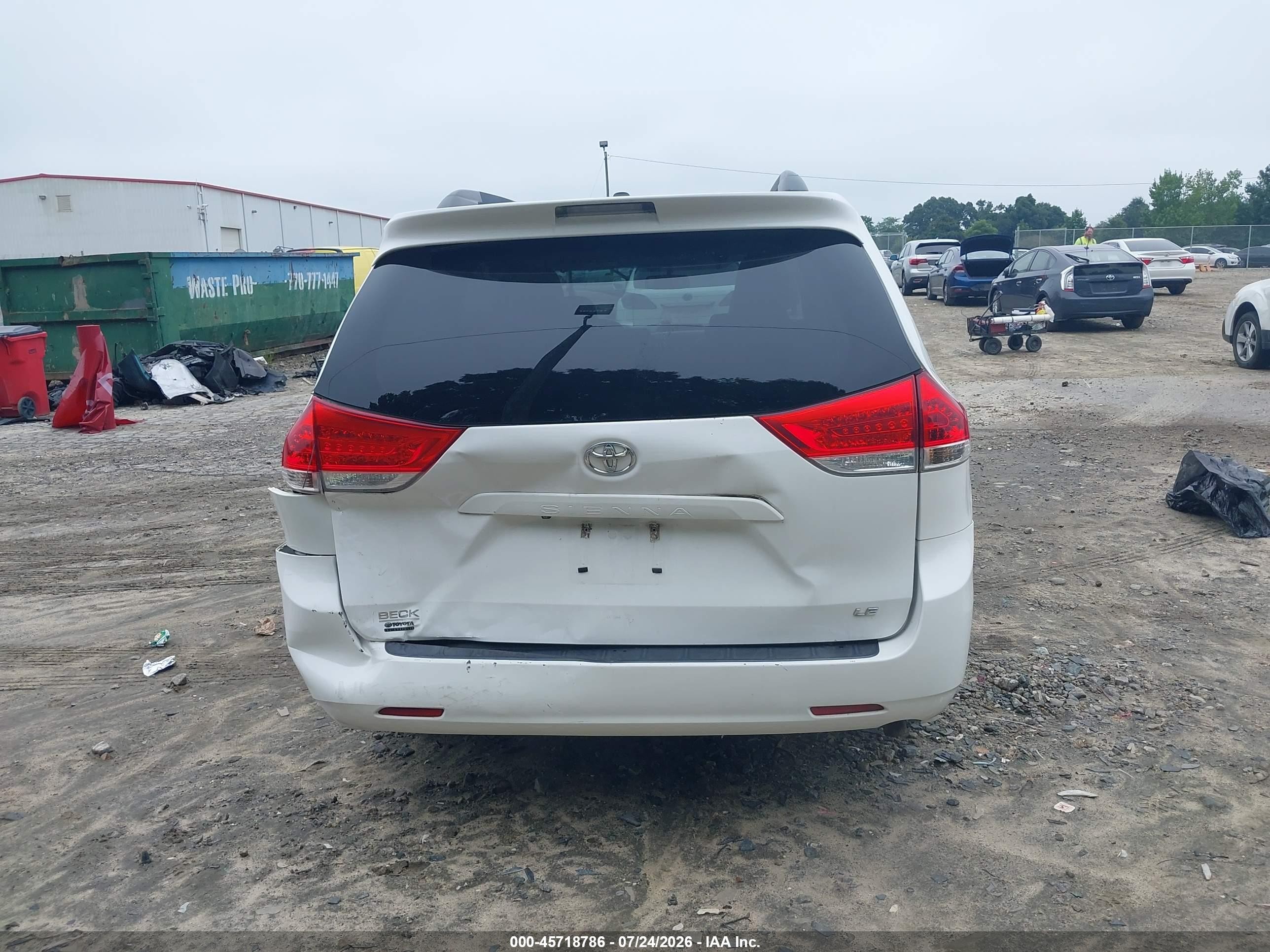 2014 Toyota Sienna Le V6 8 Passenger White vin: 5TDKK3DCXES496552