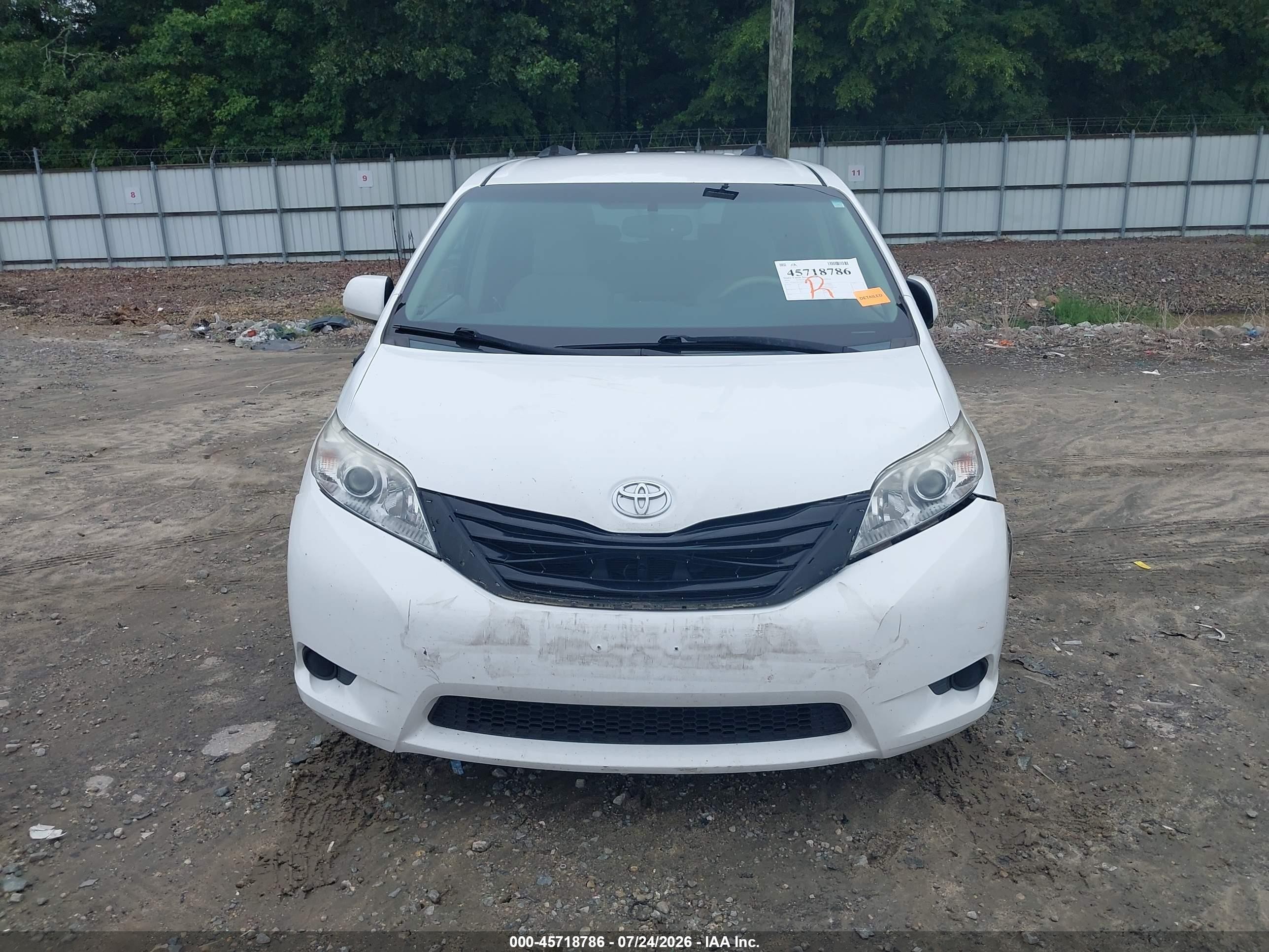 2014 Toyota Sienna Le V6 8 Passenger White vin: 5TDKK3DCXES496552