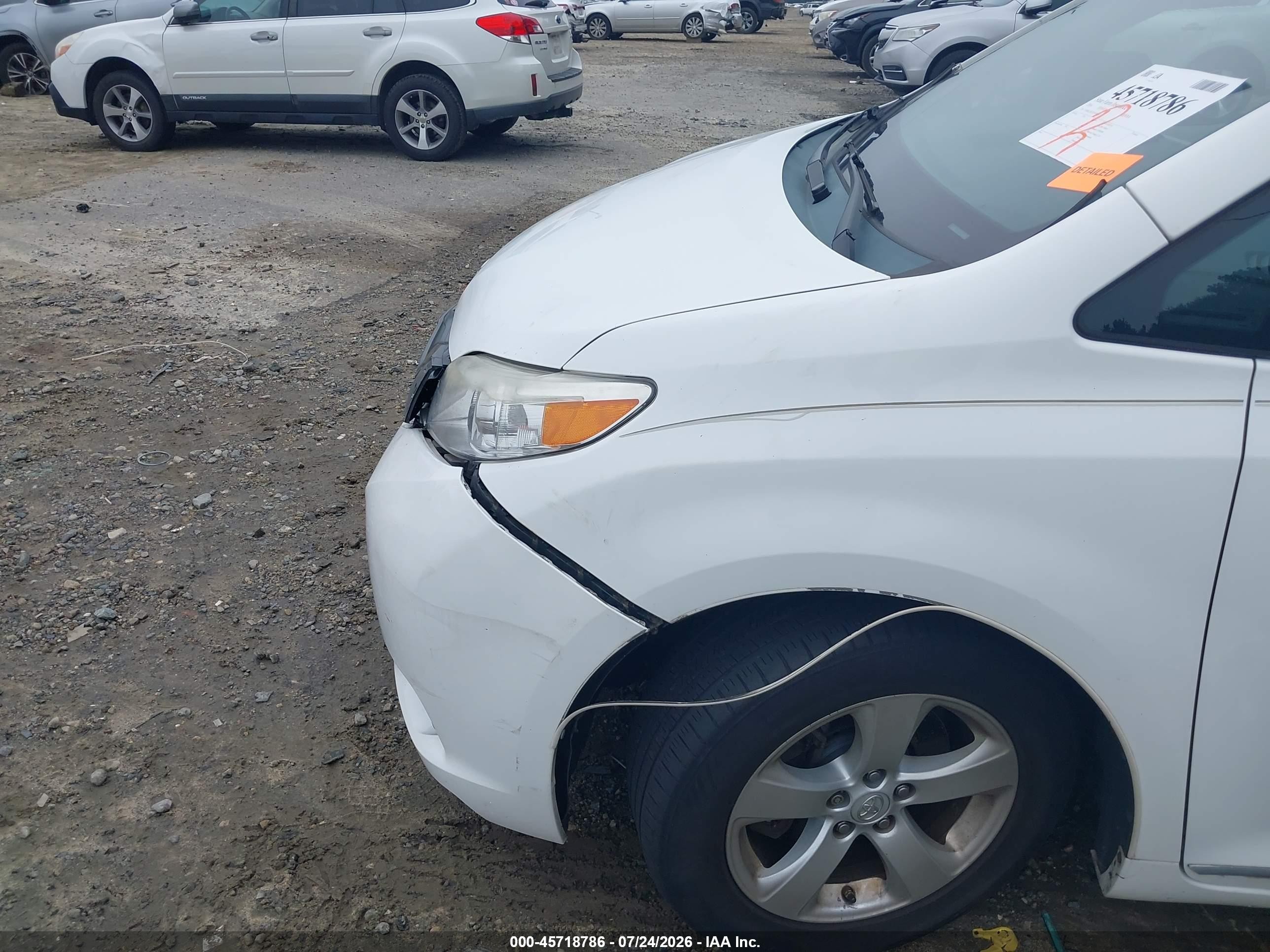 2014 Toyota Sienna Le V6 8 Passenger White vin: 5TDKK3DCXES496552