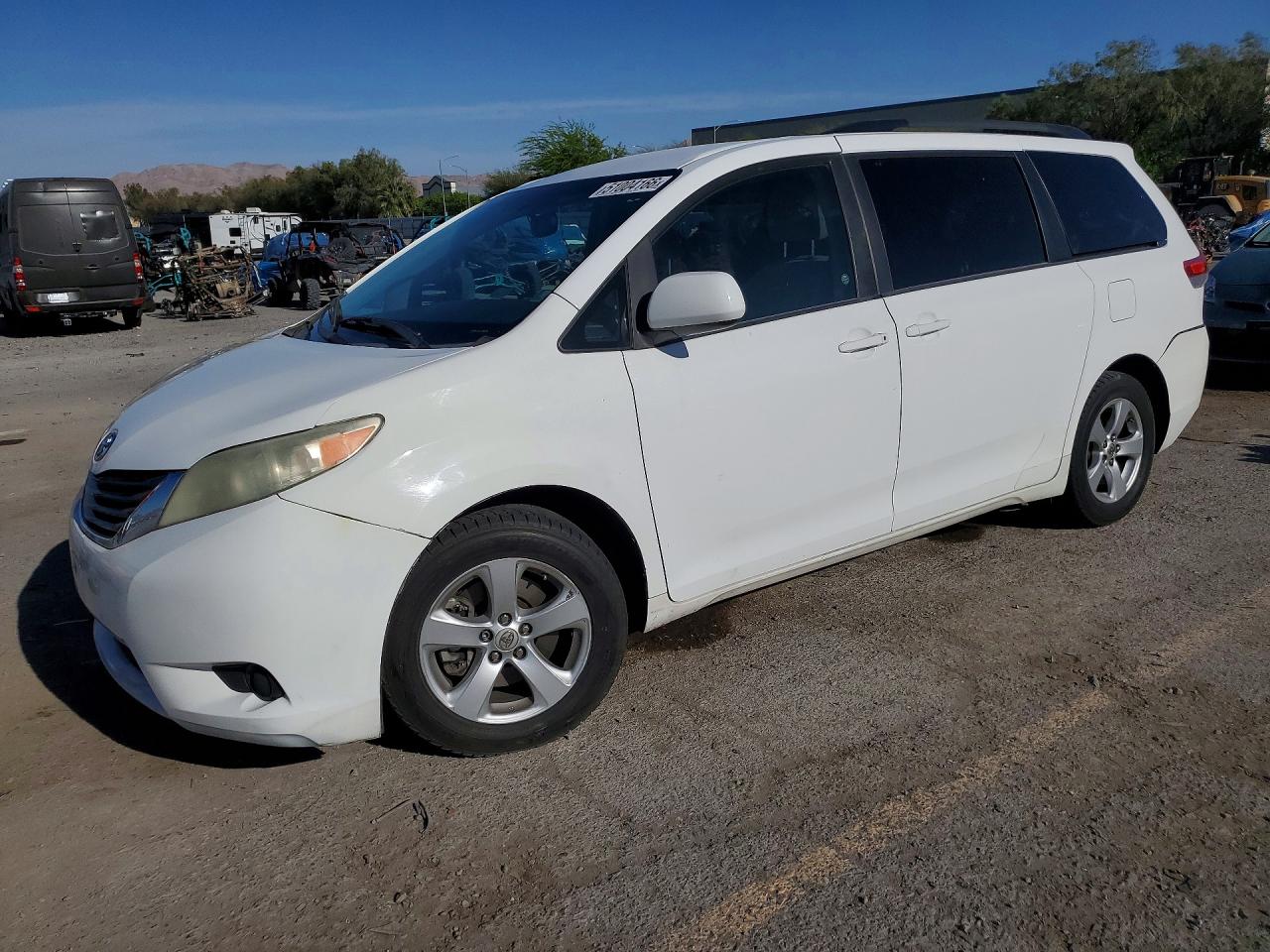2014 Toyota Sienna Le White vin: 5TDKK3DCXES497720