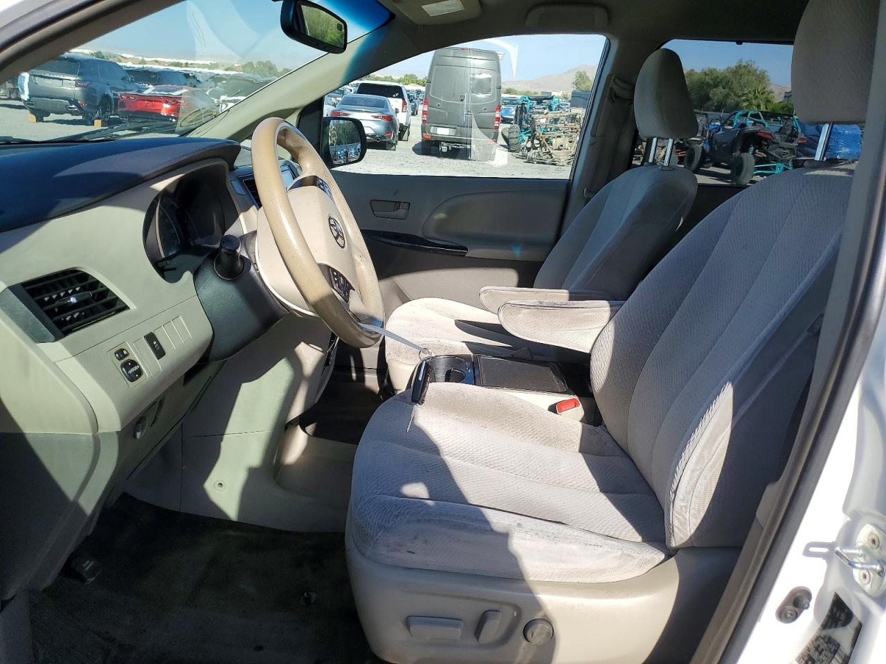 2014 Toyota Sienna Le White vin: 5TDKK3DCXES497720