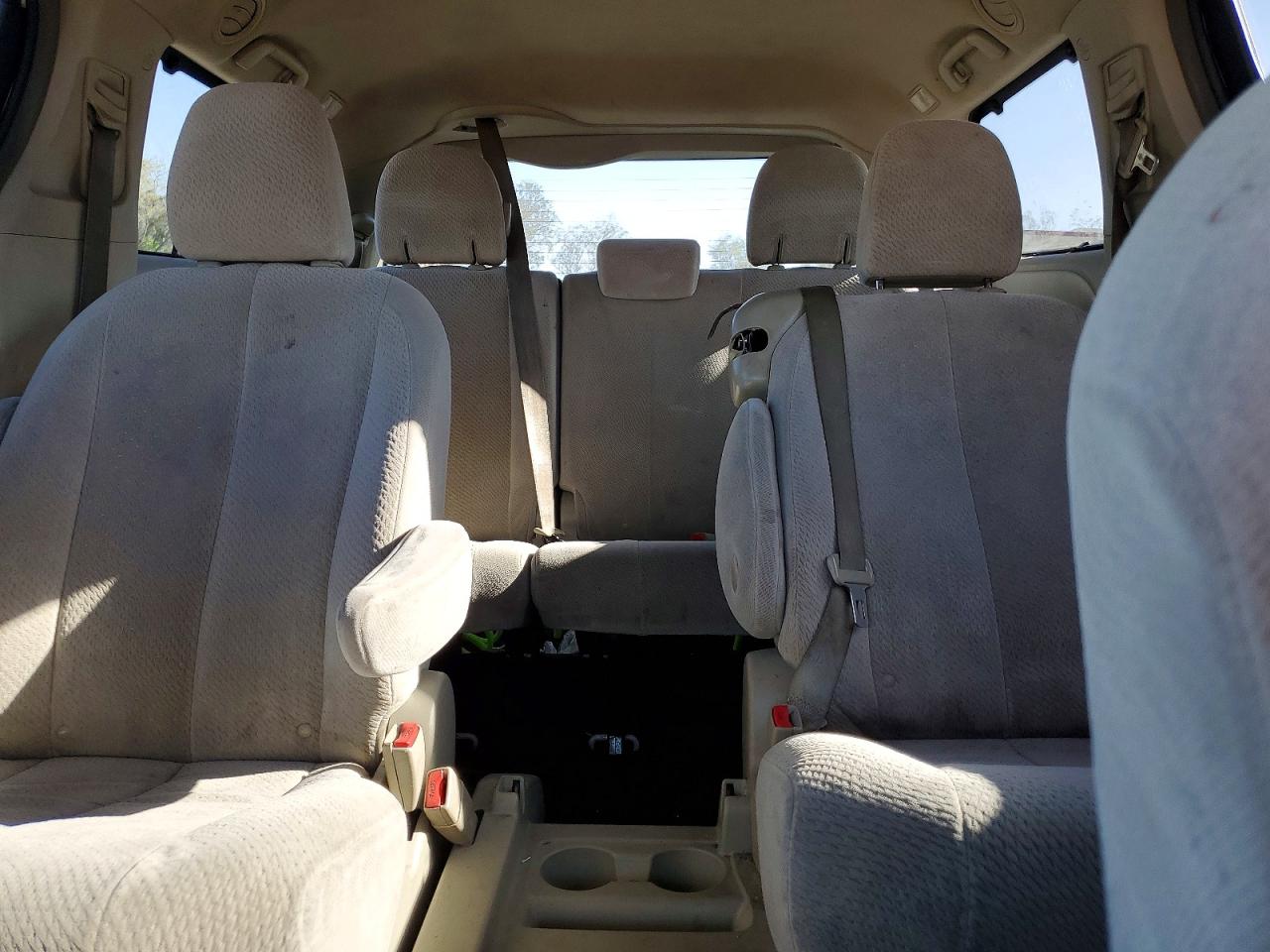 2014 Toyota Sienna Le White vin: 5TDKK3DCXES497720