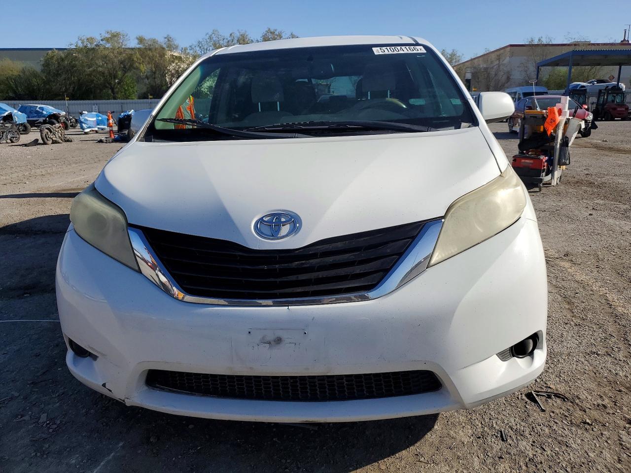 2014 Toyota Sienna Le White vin: 5TDKK3DCXES497720