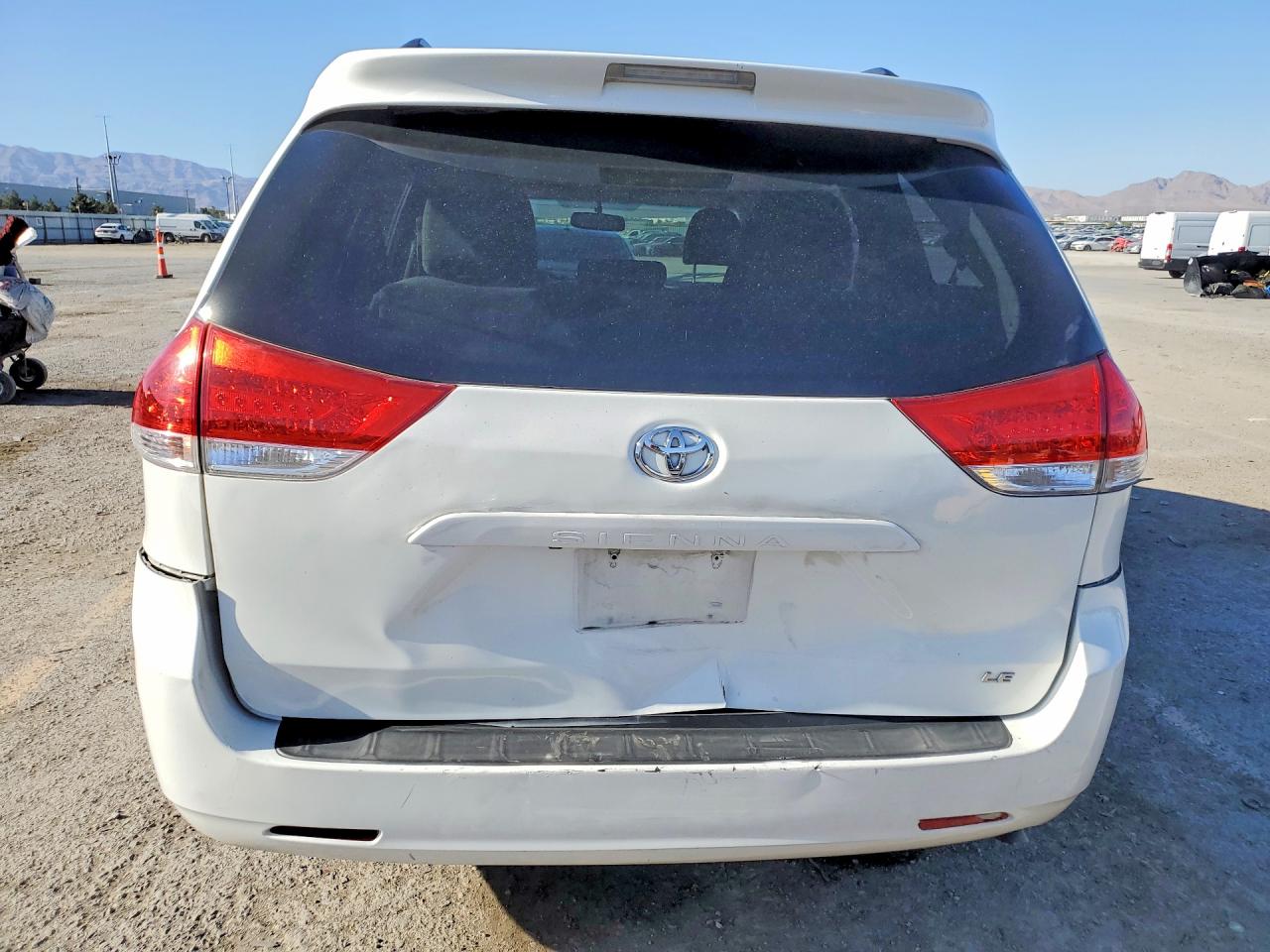 2014 Toyota Sienna Le White vin: 5TDKK3DCXES497720