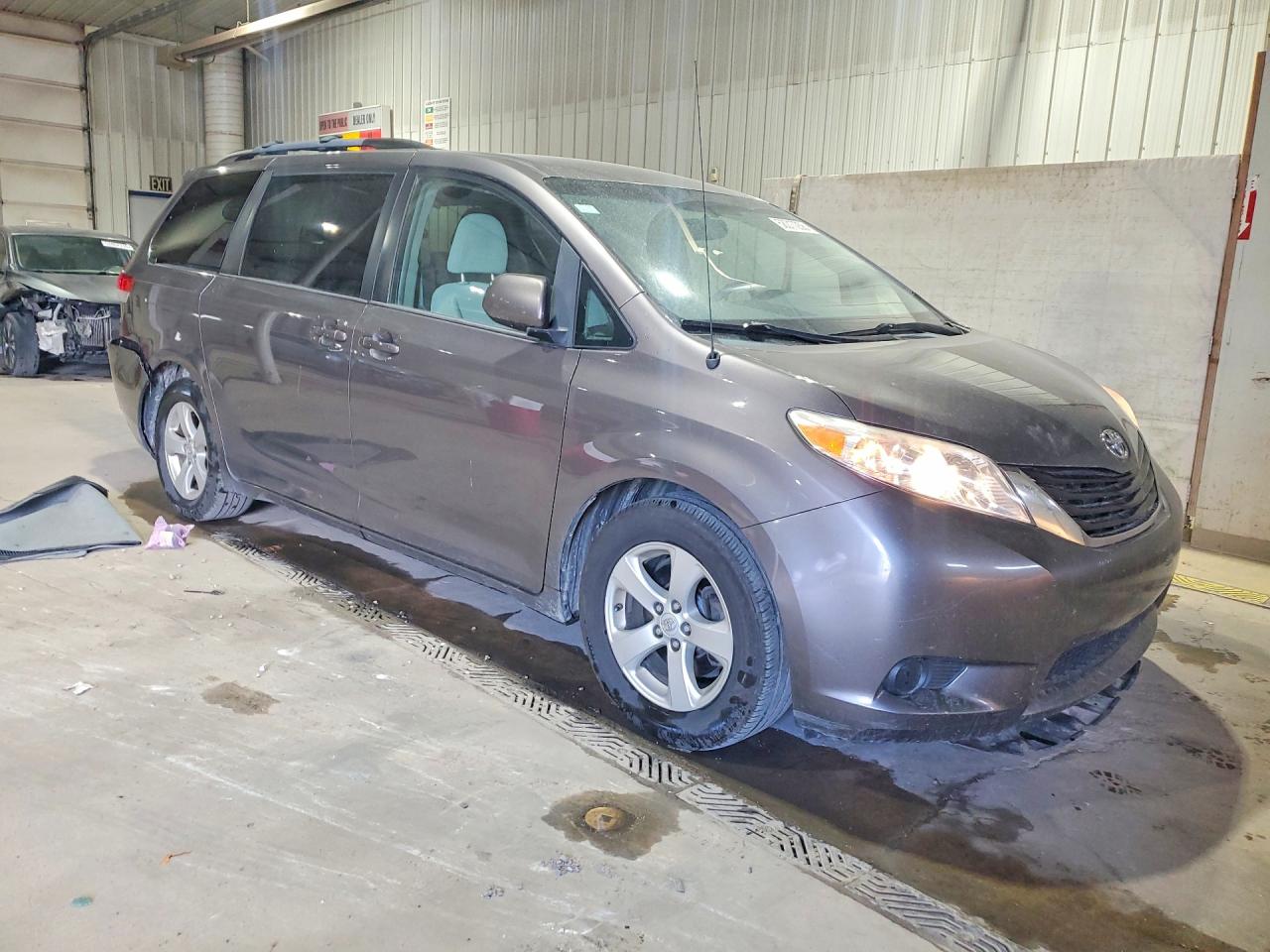 2014 Toyota Sienna Le Угольный vin: 5TDKK3DCXES500566
