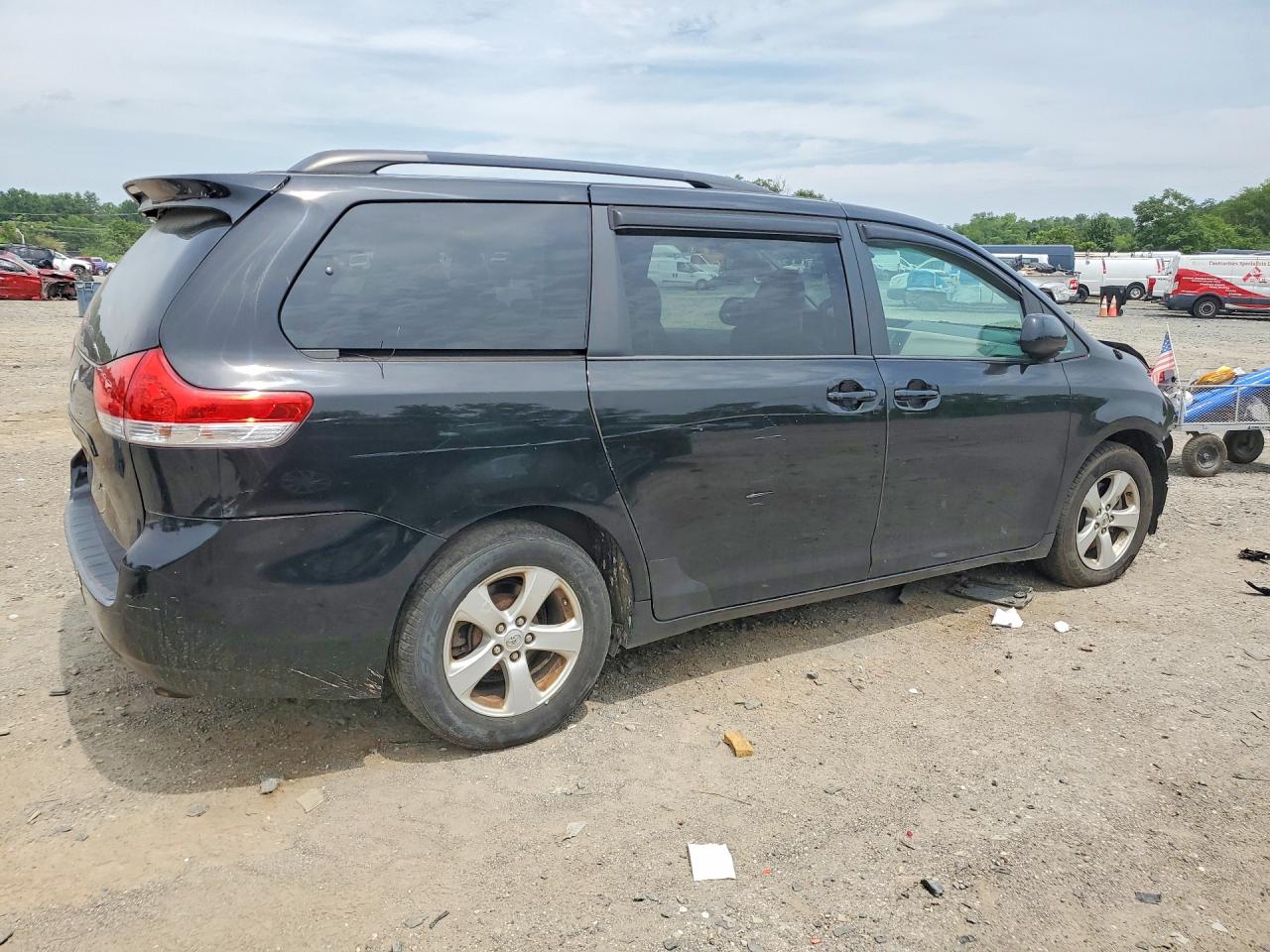 2014 Toyota Sienna Le Black vin: 5TDKK3DCXES501152