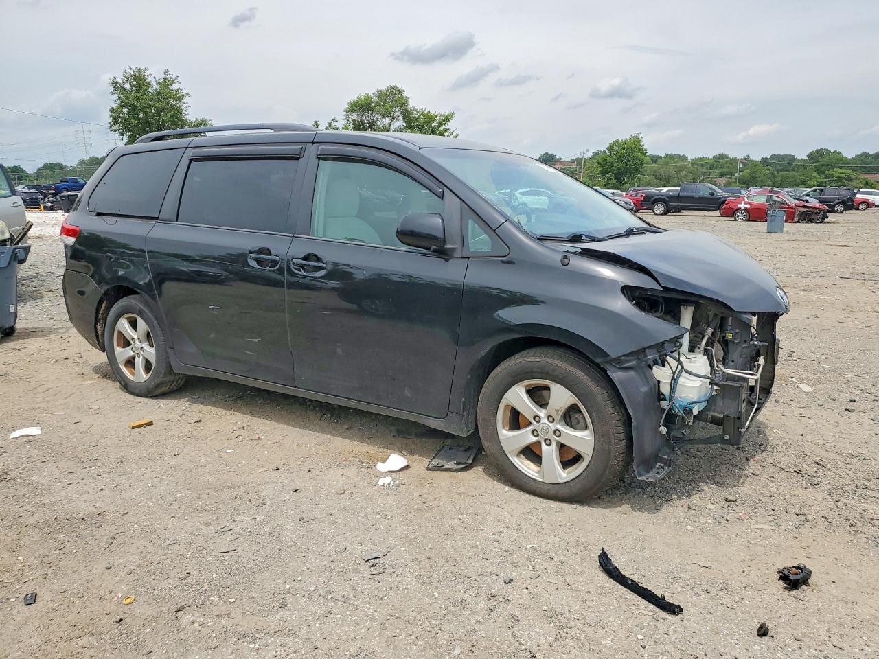 2014 Toyota Sienna Le Black vin: 5TDKK3DCXES501152