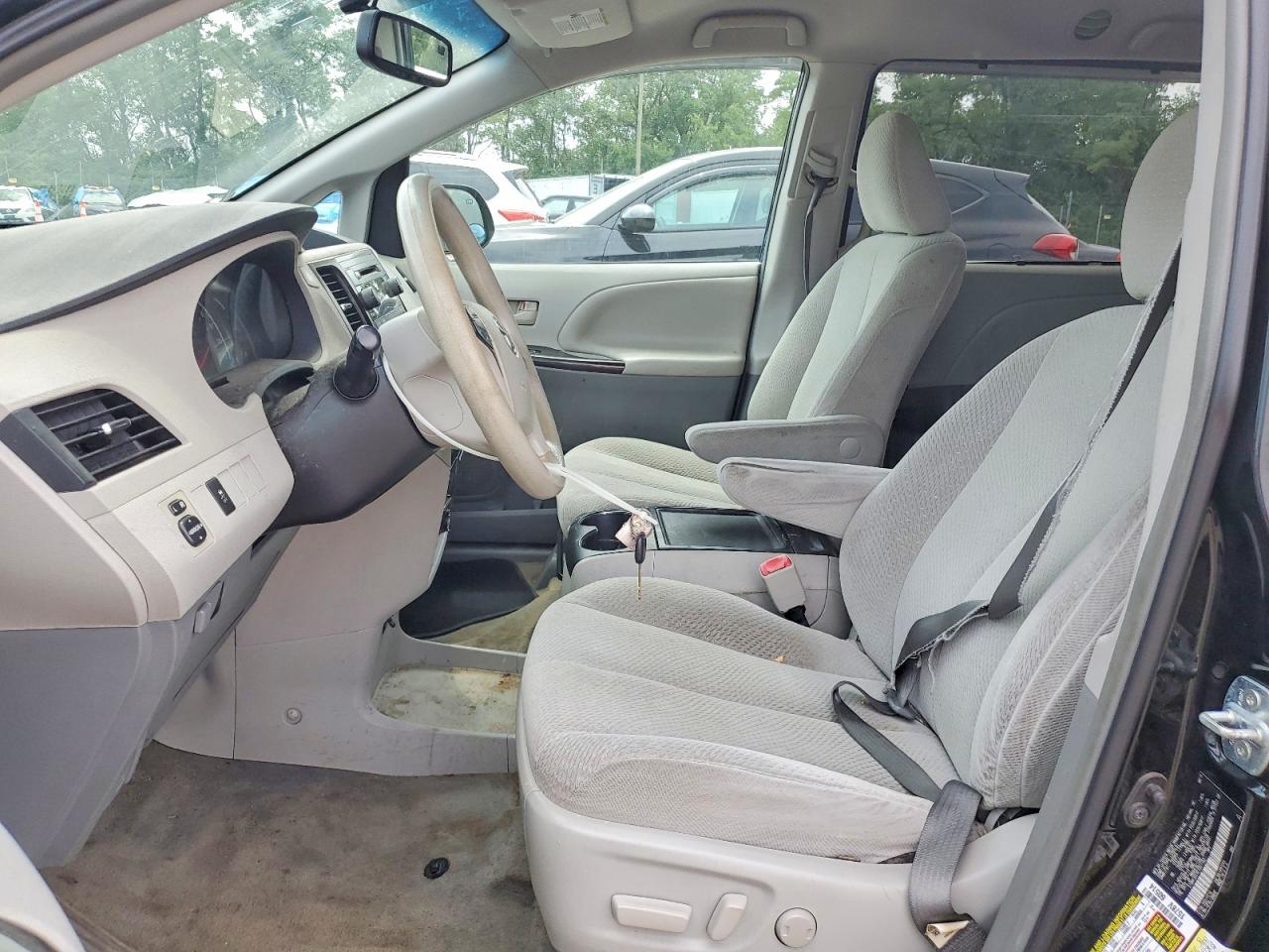 2014 Toyota Sienna Le Black vin: 5TDKK3DCXES501152