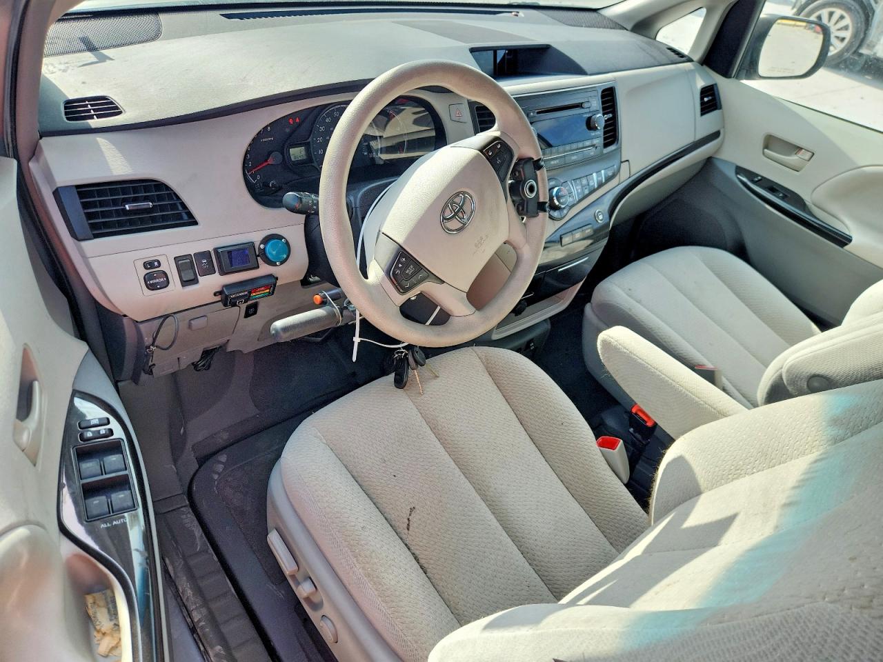 2014 Toyota Sienna Le Silver vin: 5TDKK3DCXES507453