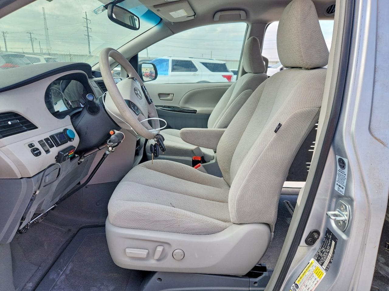 2014 Toyota Sienna Le Silver vin: 5TDKK3DCXES507453