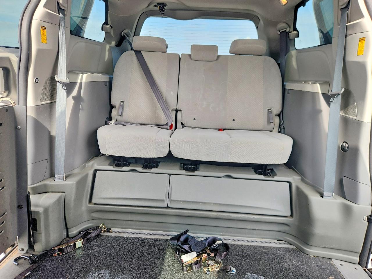 2014 Toyota Sienna Le Silver vin: 5TDKK3DCXES507453