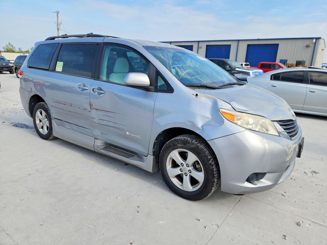 2014 Toyota Sienna Le Silver vin: 5TDKK3DCXES507453