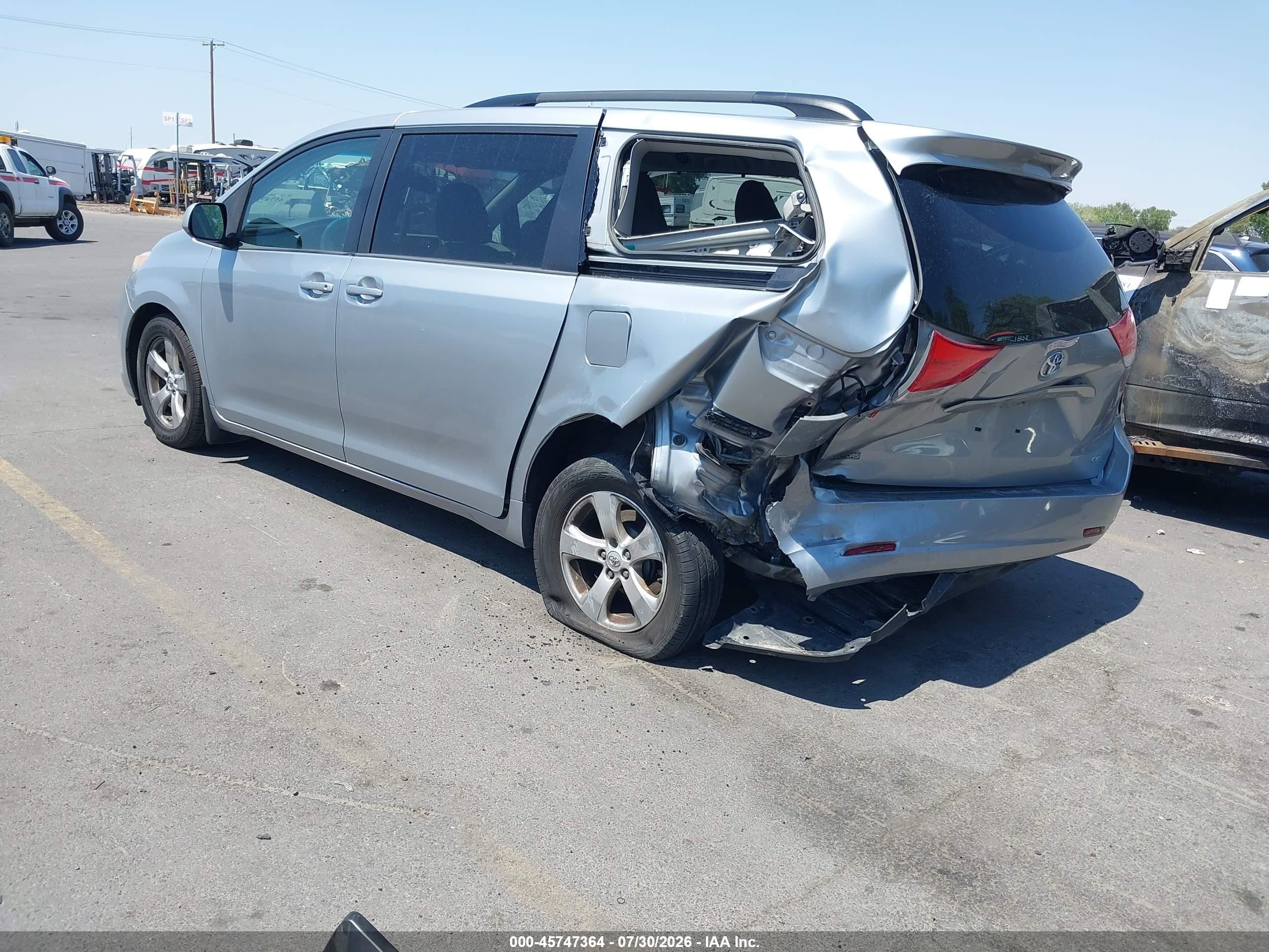 2014 Toyota Sienna Le V6 8 Passenger Silver vin: 5TDKK3DCXES525015
