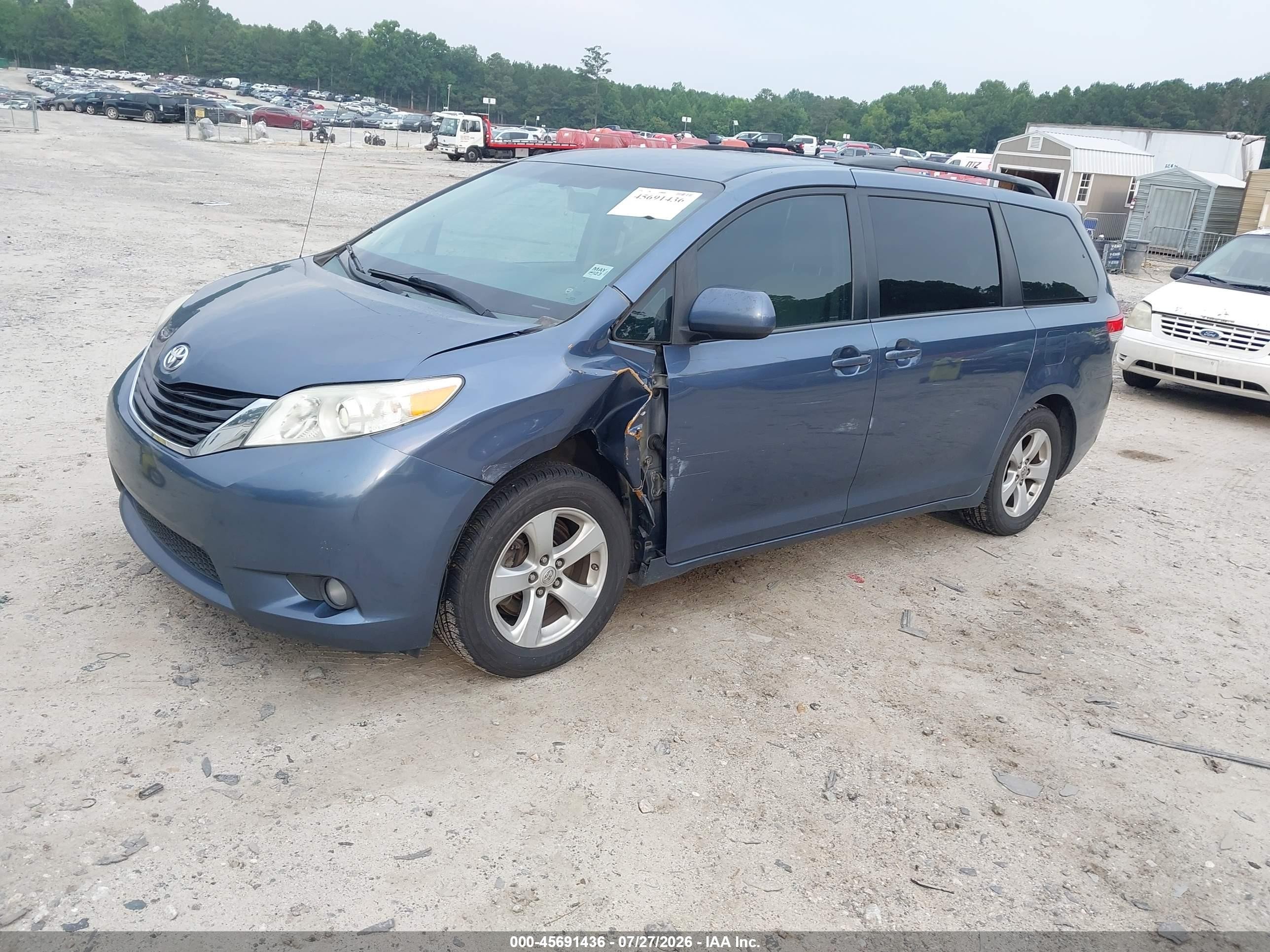 2014 Toyota Sienna Le V6 8 Passenger Blue vin: 5TDKK3DCXES525659