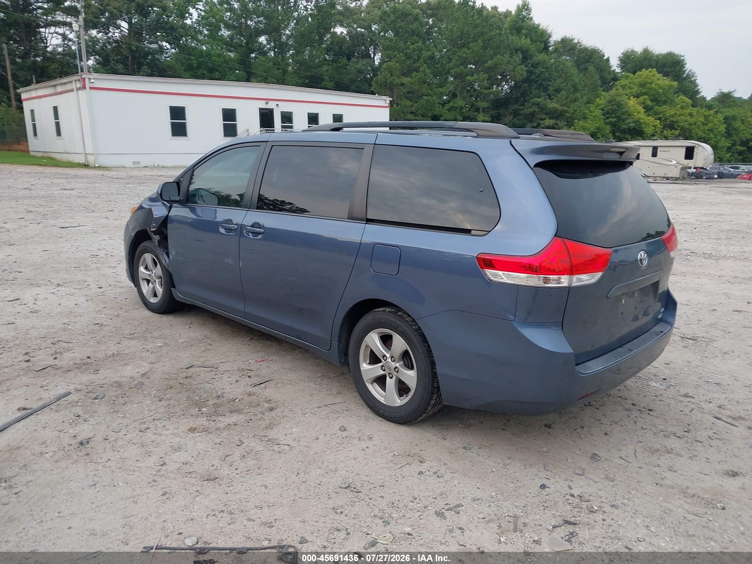 2014 Toyota Sienna Le V6 8 Passenger Blue vin: 5TDKK3DCXES525659
