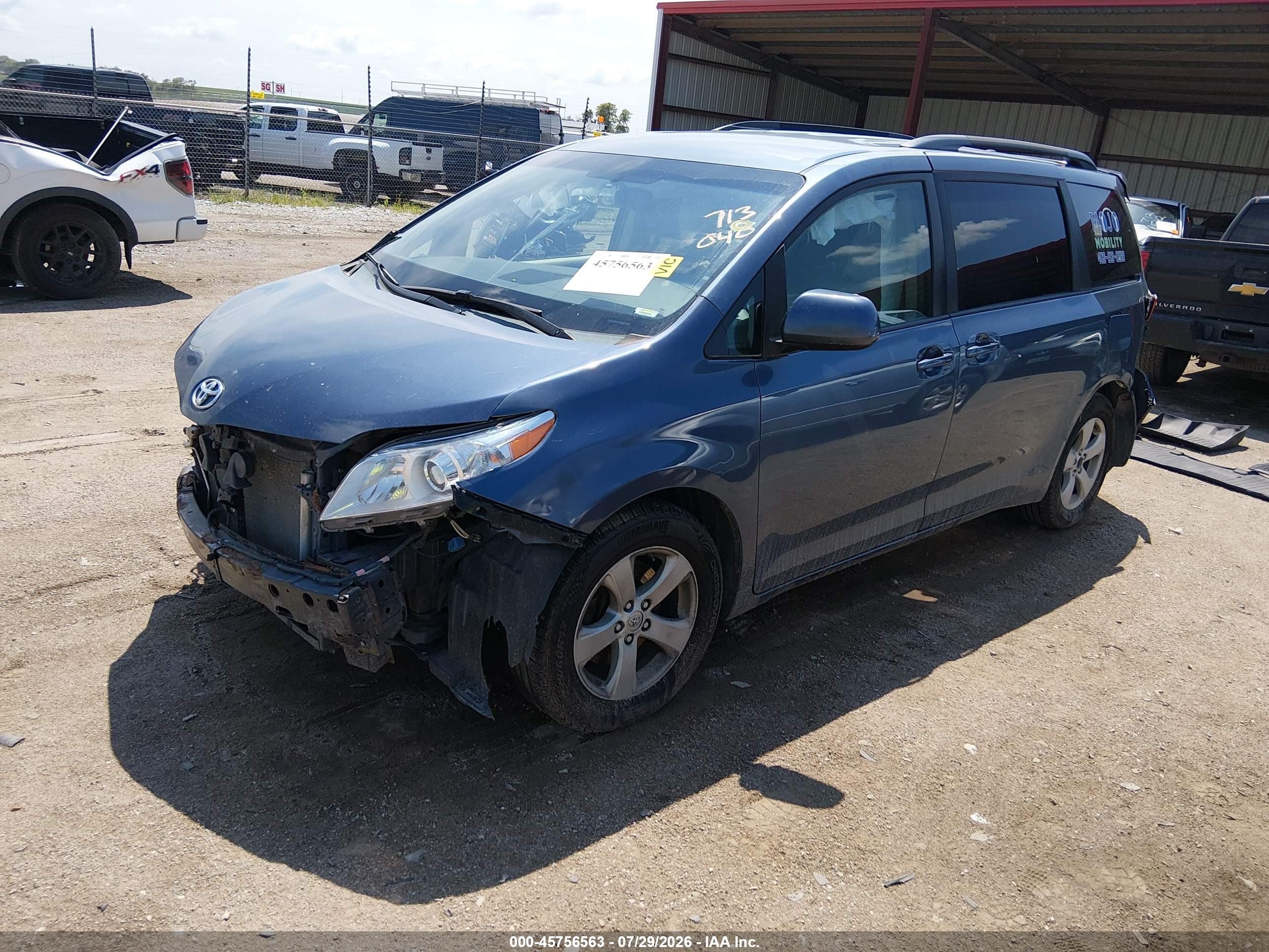 2015 Toyota Sienna Le 8 Passenger Blue vin: 5TDKK3DCXFS533651
