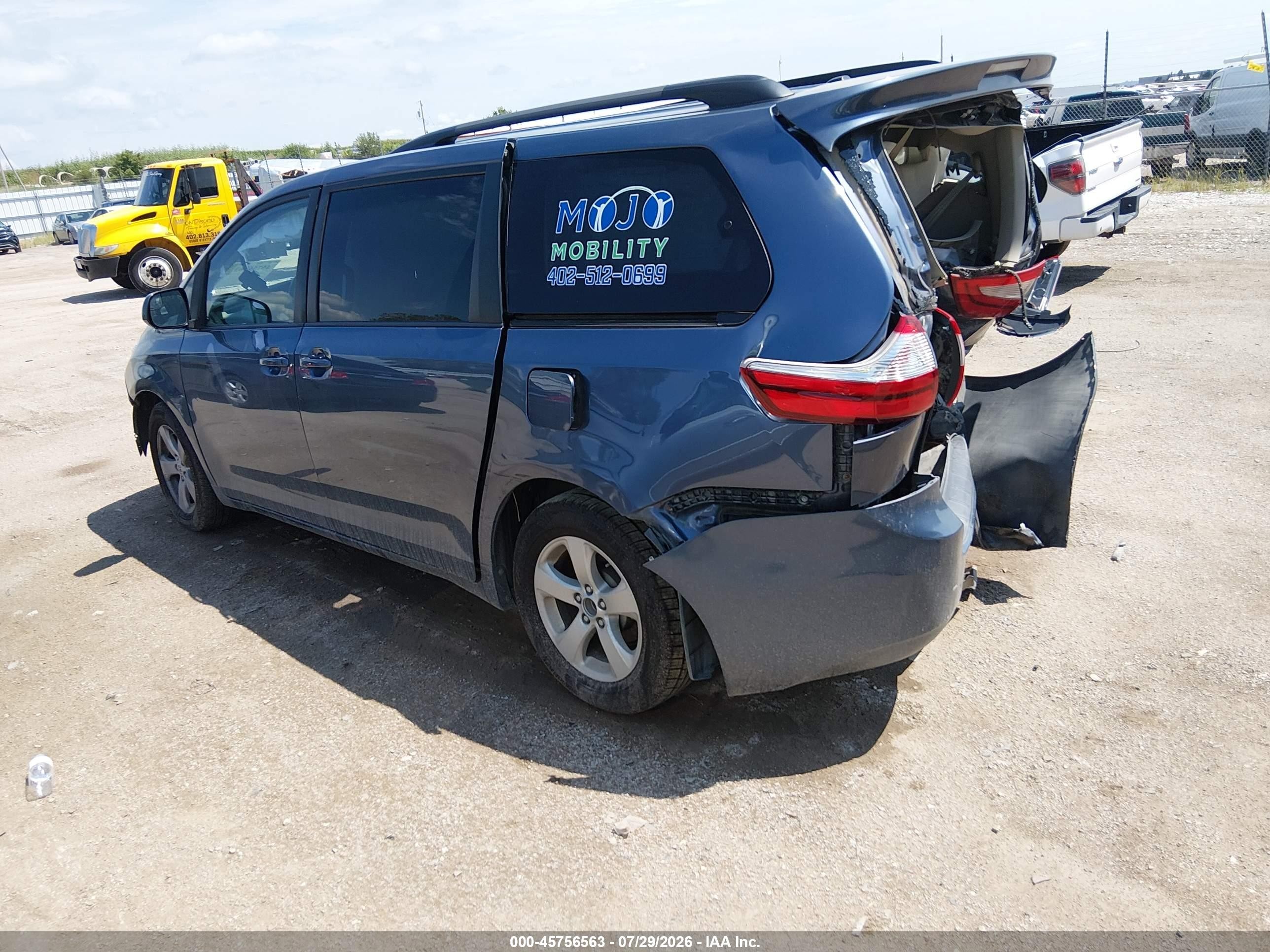 2015 Toyota Sienna Le 8 Passenger Blue vin: 5TDKK3DCXFS533651