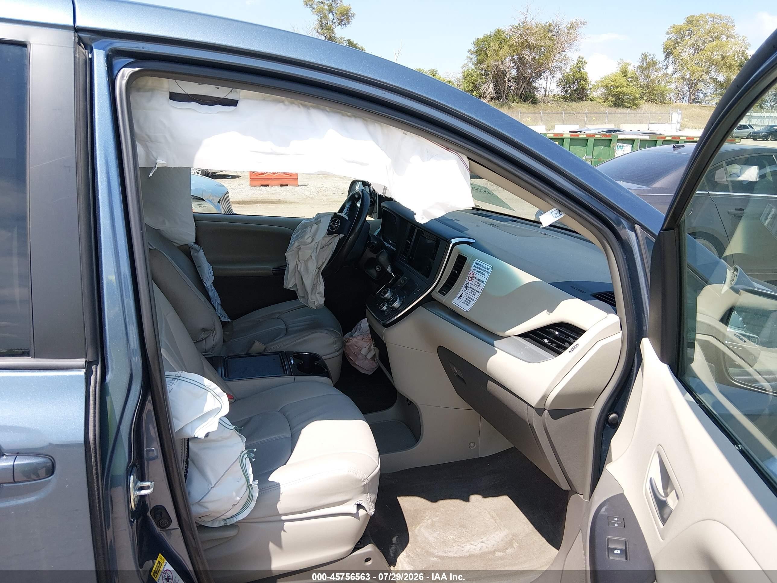 2015 Toyota Sienna Le 8 Passenger Blue vin: 5TDKK3DCXFS533651