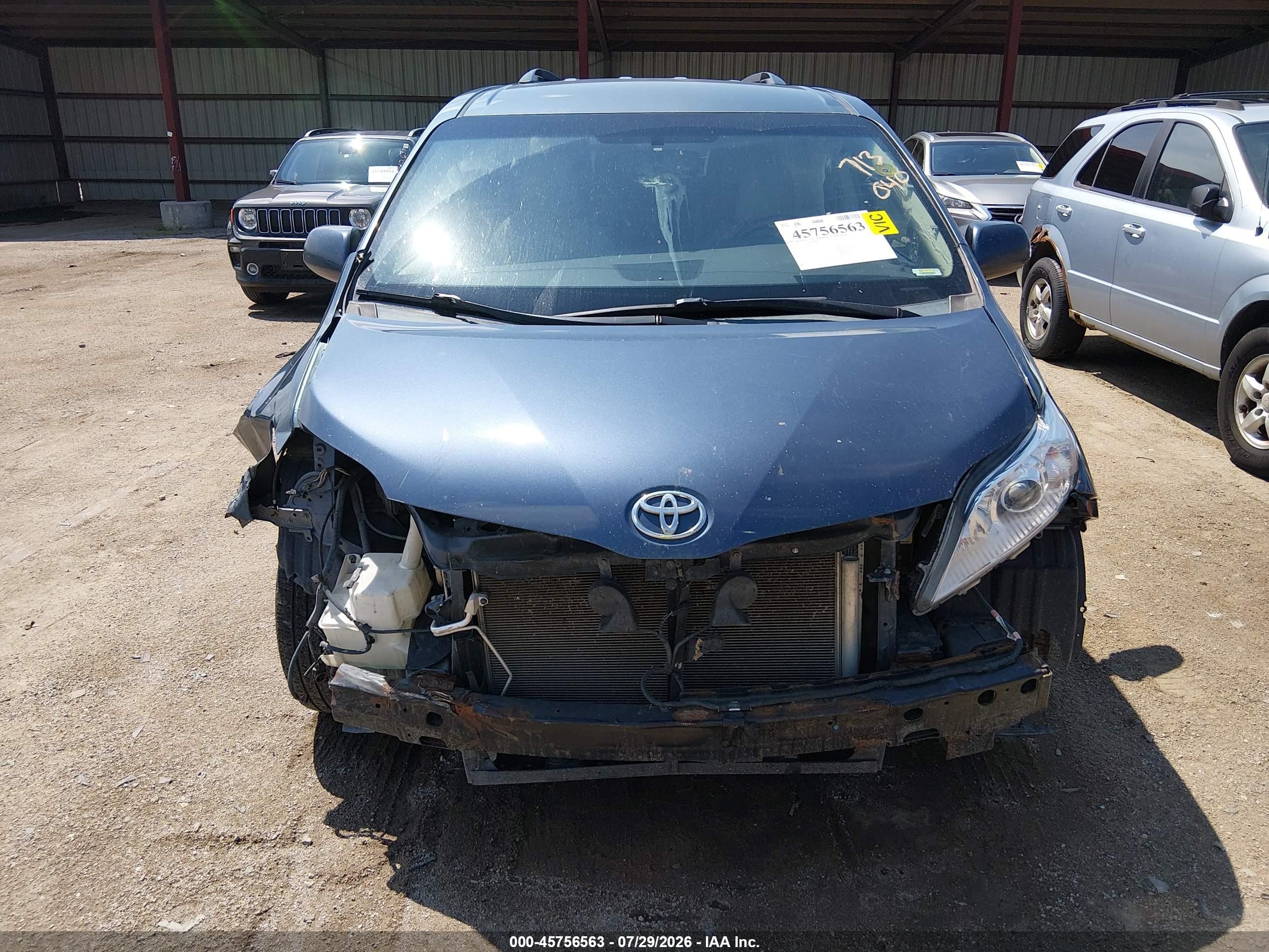 2015 Toyota Sienna Le 8 Passenger Blue vin: 5TDKK3DCXFS533651