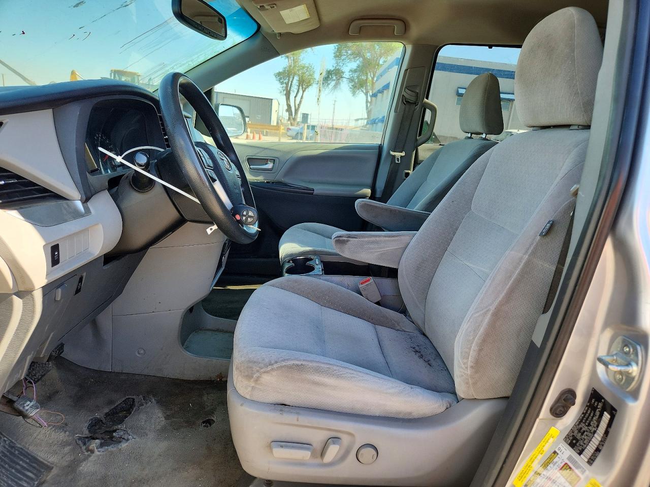 2015 Toyota Sienna Le Silver vin: 5TDKK3DCXFS558467