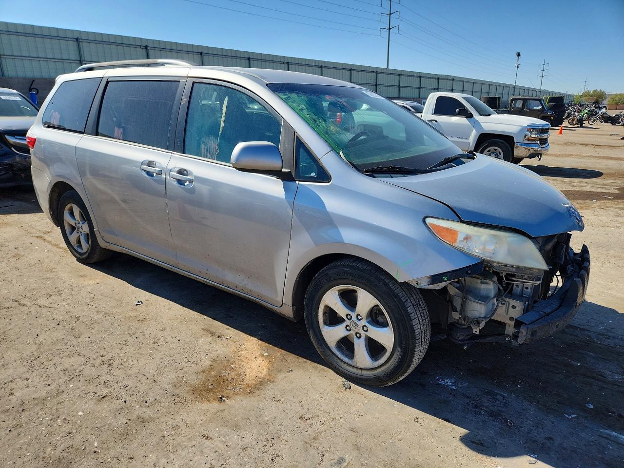 2015 Toyota Sienna Le Silver vin: 5TDKK3DCXFS558467
