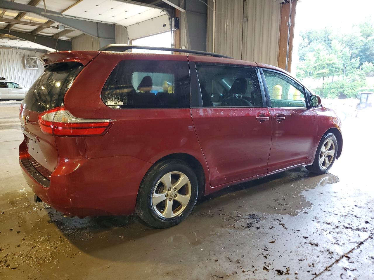 2015 Toyota Sienna Le Burgundy vin: 5TDKK3DCXFS560154