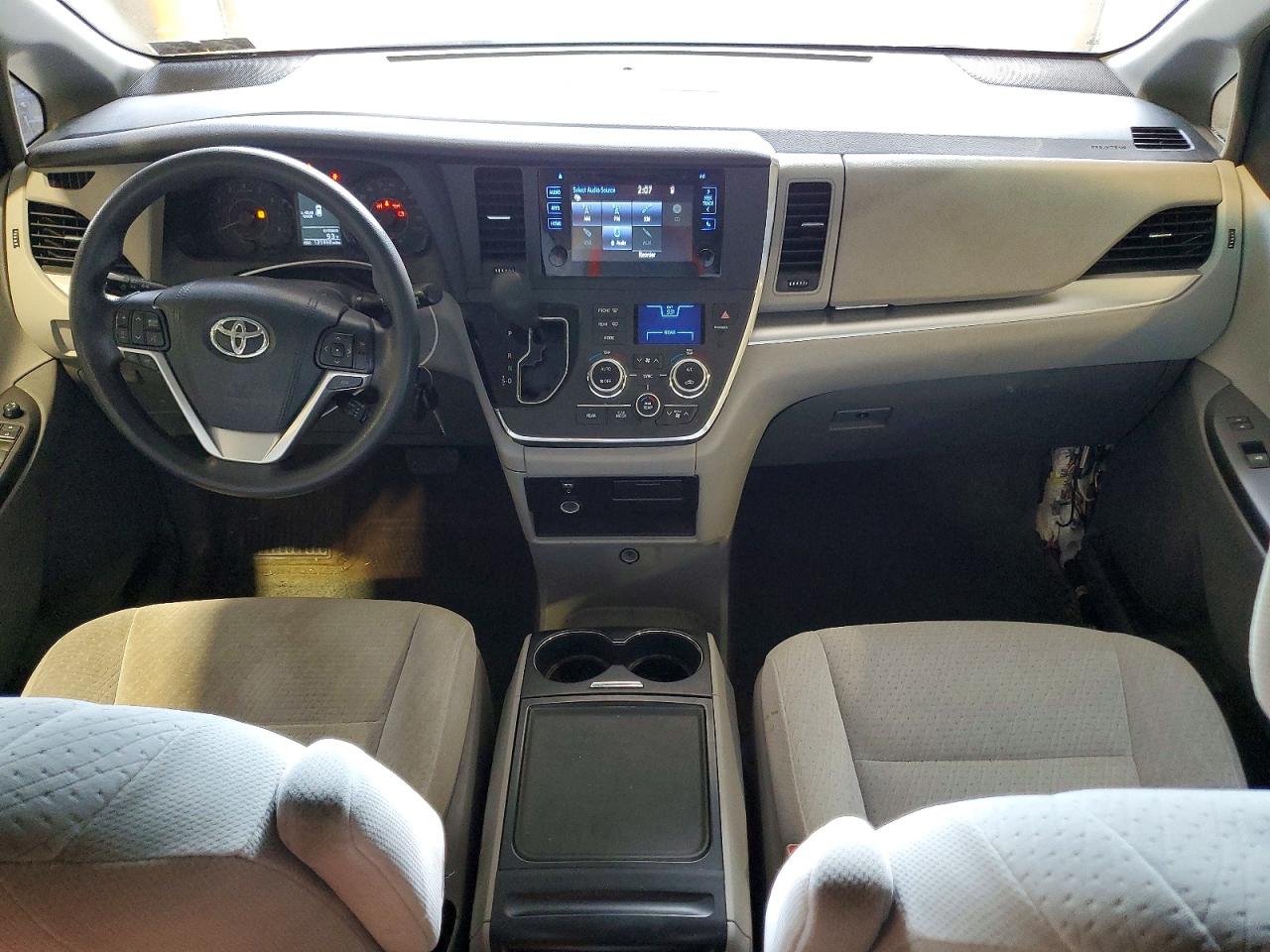2015 Toyota Sienna Le Burgundy vin: 5TDKK3DCXFS560154