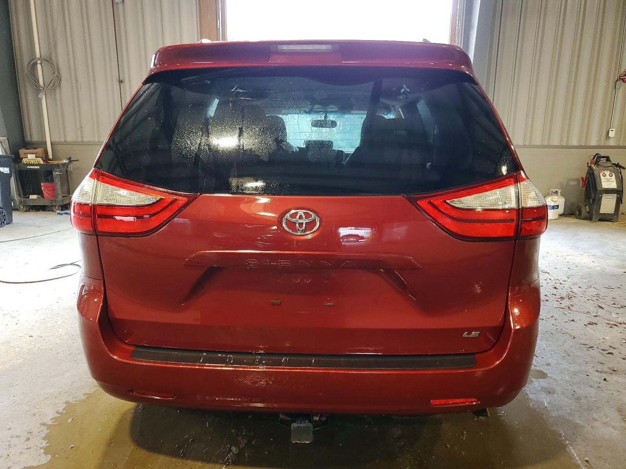 2015 Toyota Sienna Le Burgundy vin: 5TDKK3DCXFS560154