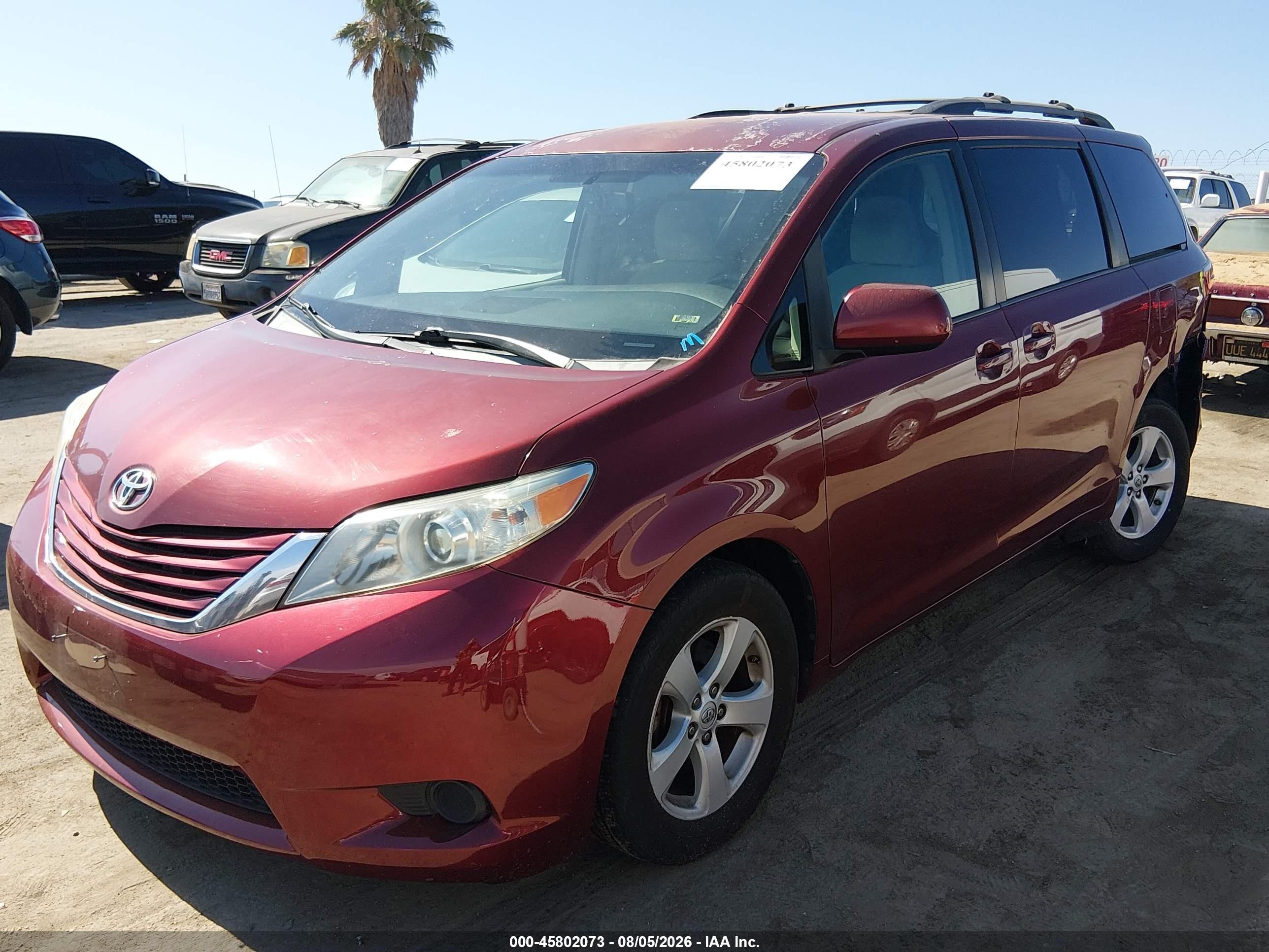 2015 Toyota Sienna Le 8 Passenger Красный vin: 5TDKK3DCXFS569551