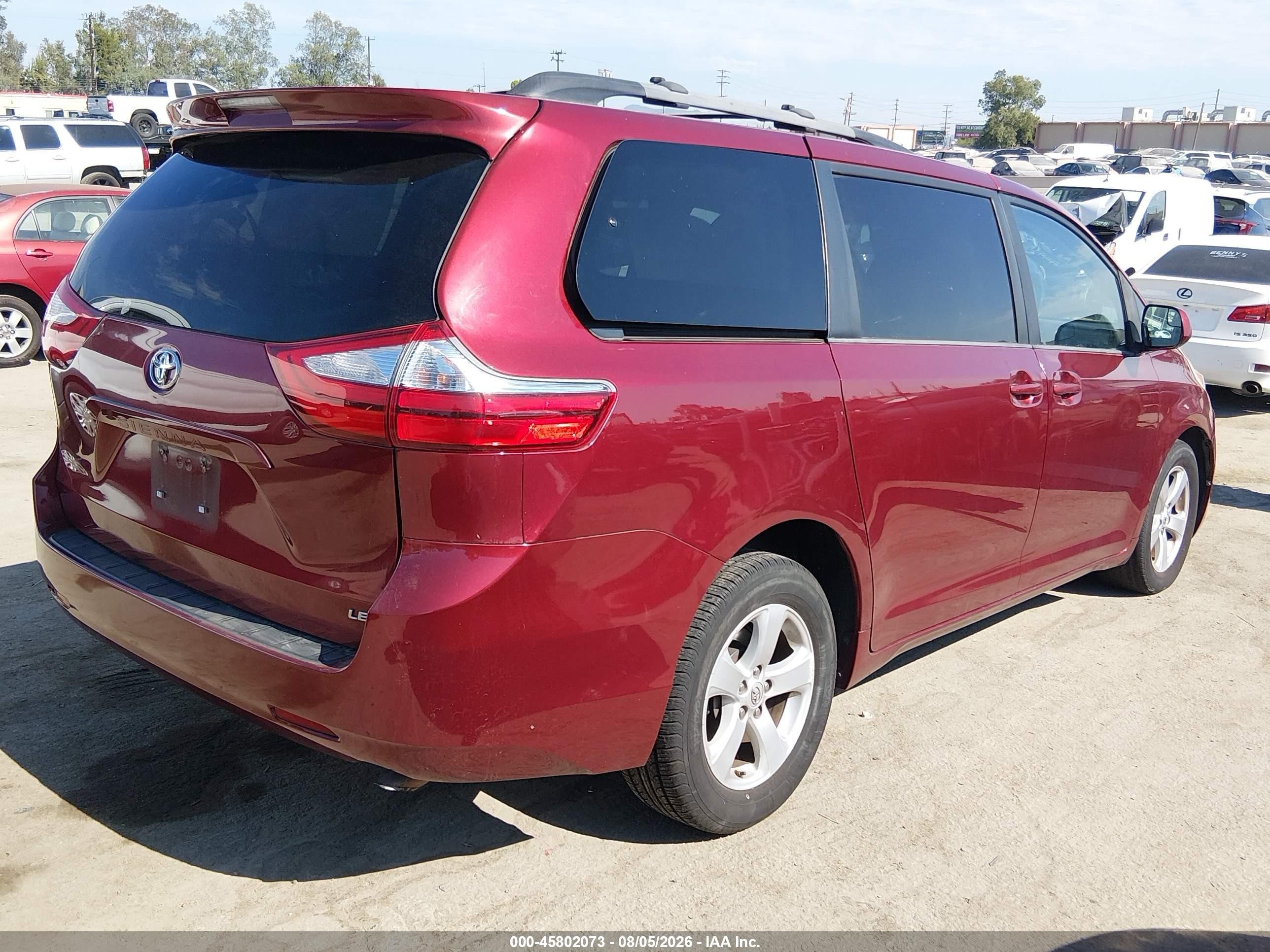 2015 Toyota Sienna Le 8 Passenger Красный vin: 5TDKK3DCXFS569551