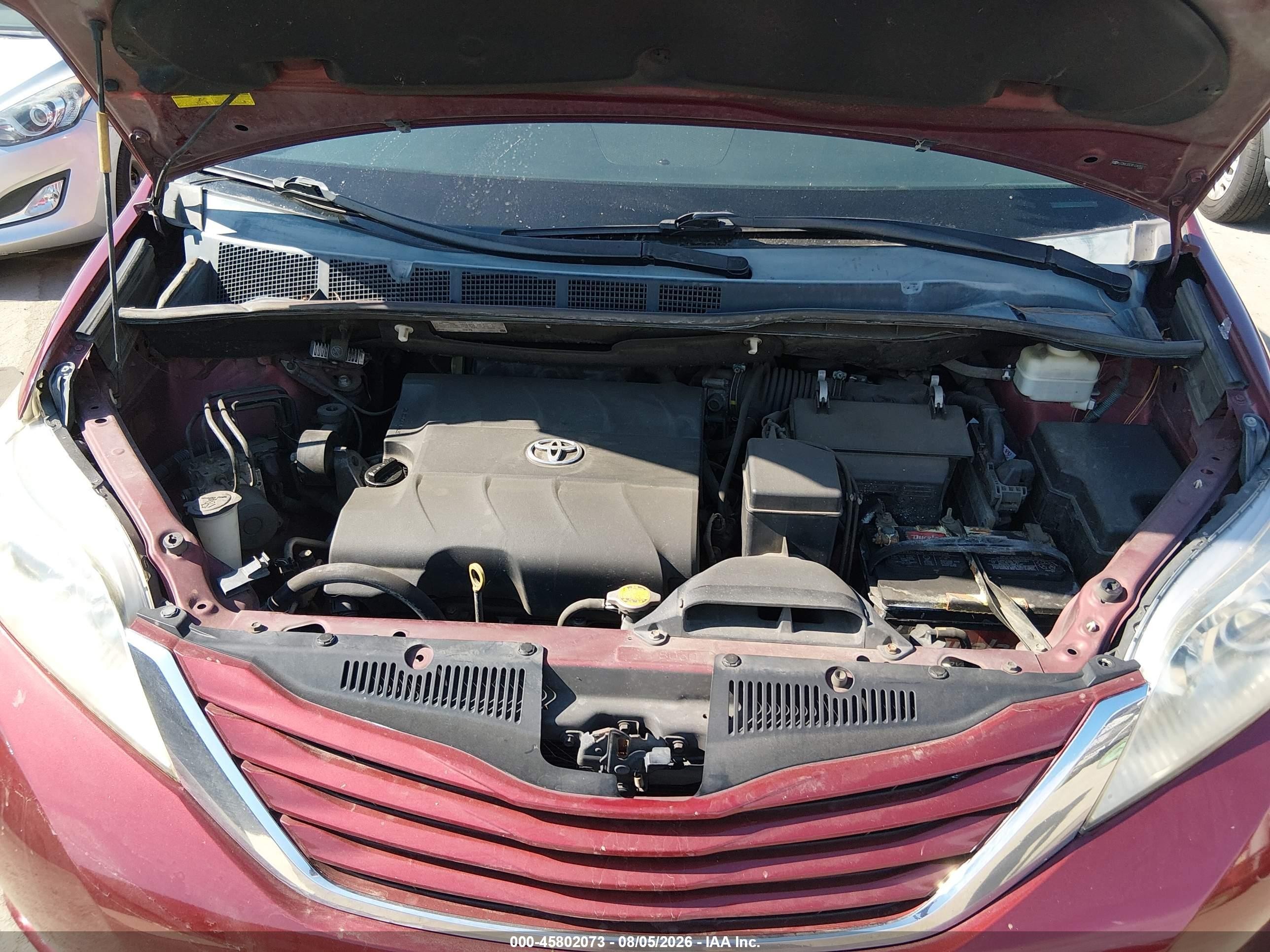 2015 Toyota Sienna Le 8 Passenger Красный vin: 5TDKK3DCXFS569551