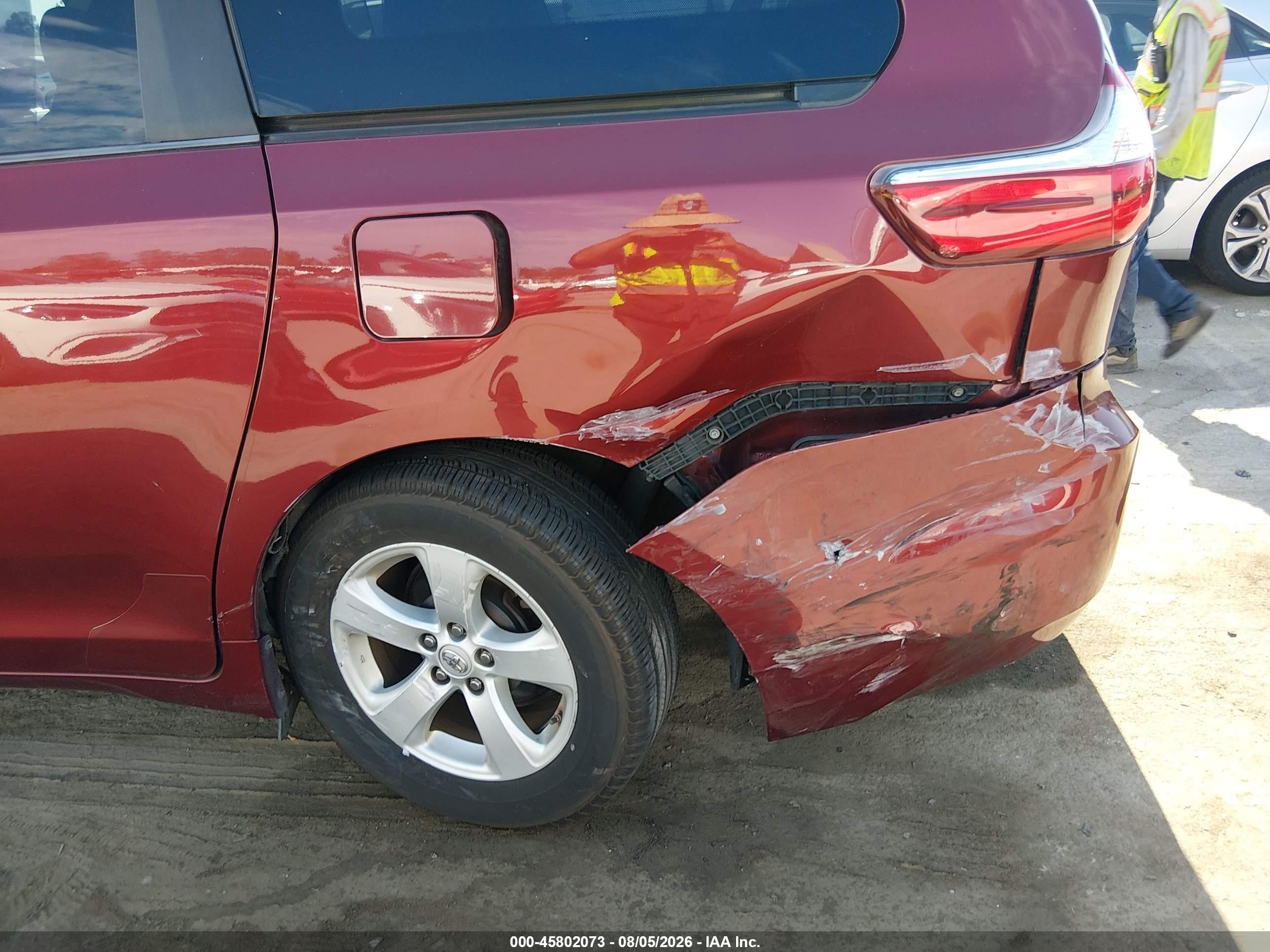 2015 Toyota Sienna Le 8 Passenger Красный vin: 5TDKK3DCXFS569551