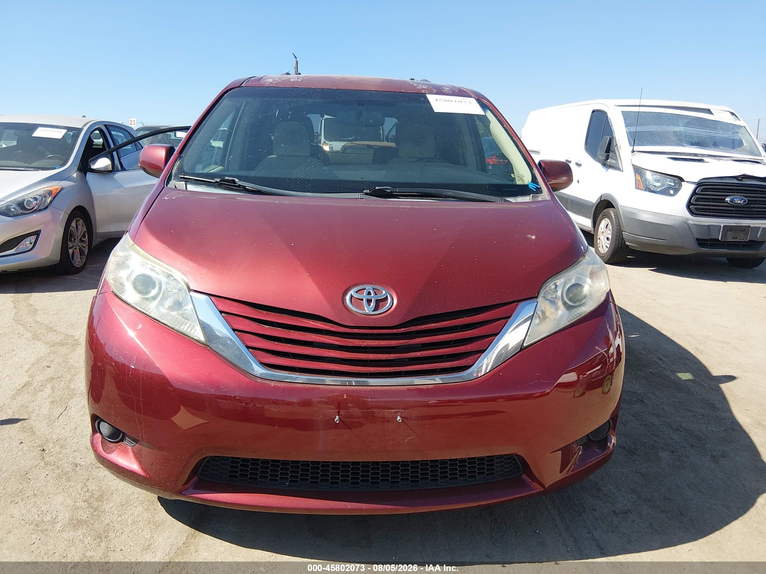 2015 Toyota Sienna Le 8 Passenger Красный vin: 5TDKK3DCXFS569551