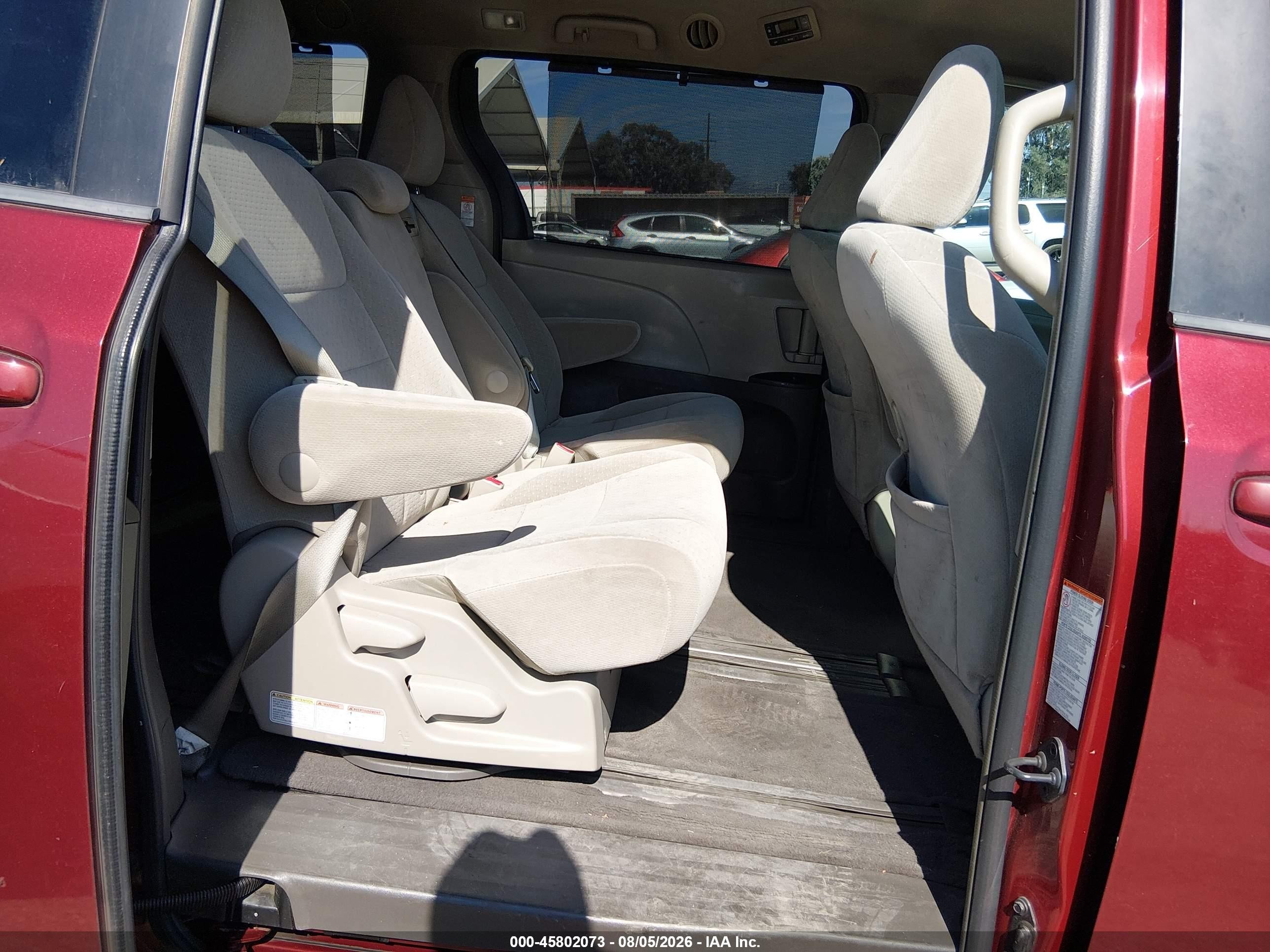 2015 Toyota Sienna Le 8 Passenger Красный vin: 5TDKK3DCXFS569551