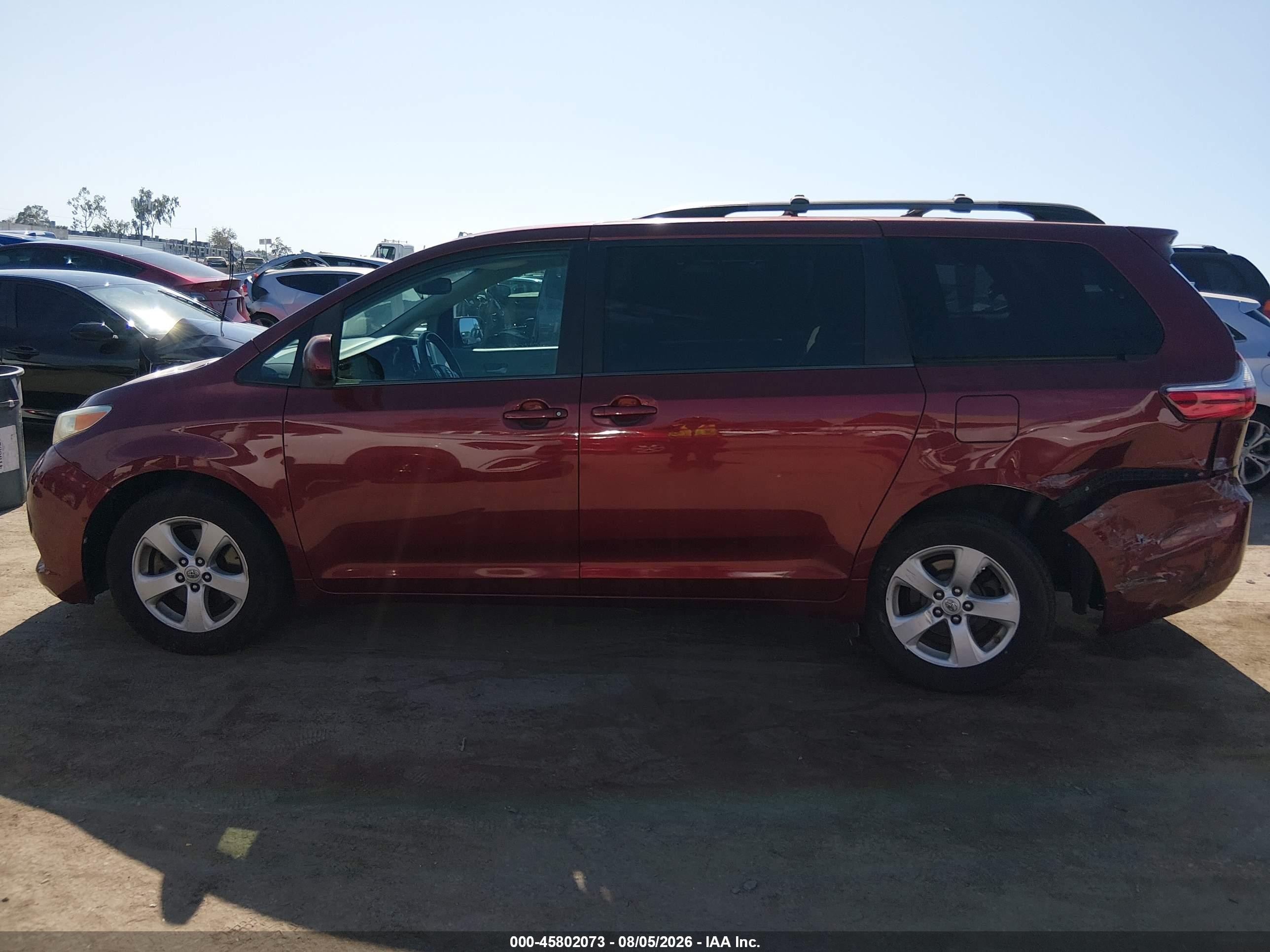 2015 Toyota Sienna Le 8 Passenger Красный vin: 5TDKK3DCXFS569551