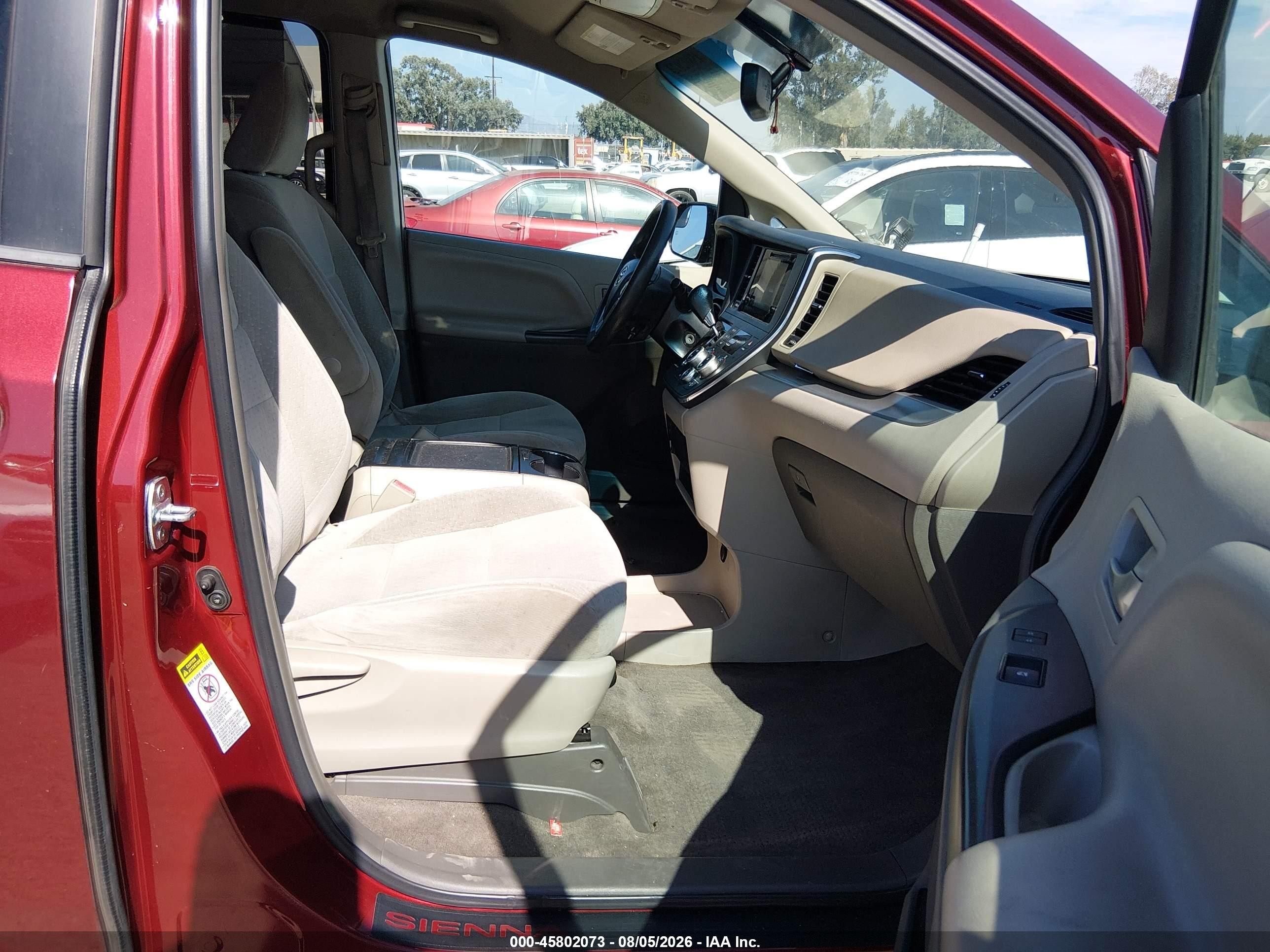 2015 Toyota Sienna Le 8 Passenger Красный vin: 5TDKK3DCXFS569551
