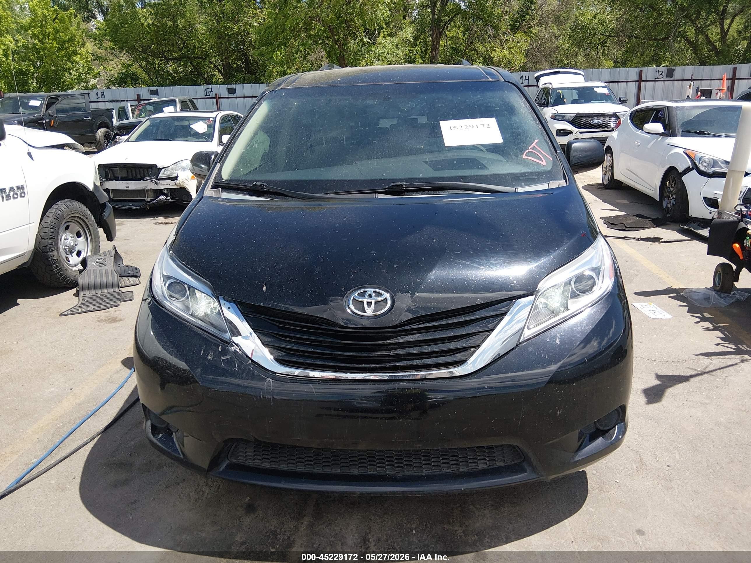 2015 Toyota Sienna Le 8 Passenger Black vin: 5TDKK3DCXFS572417