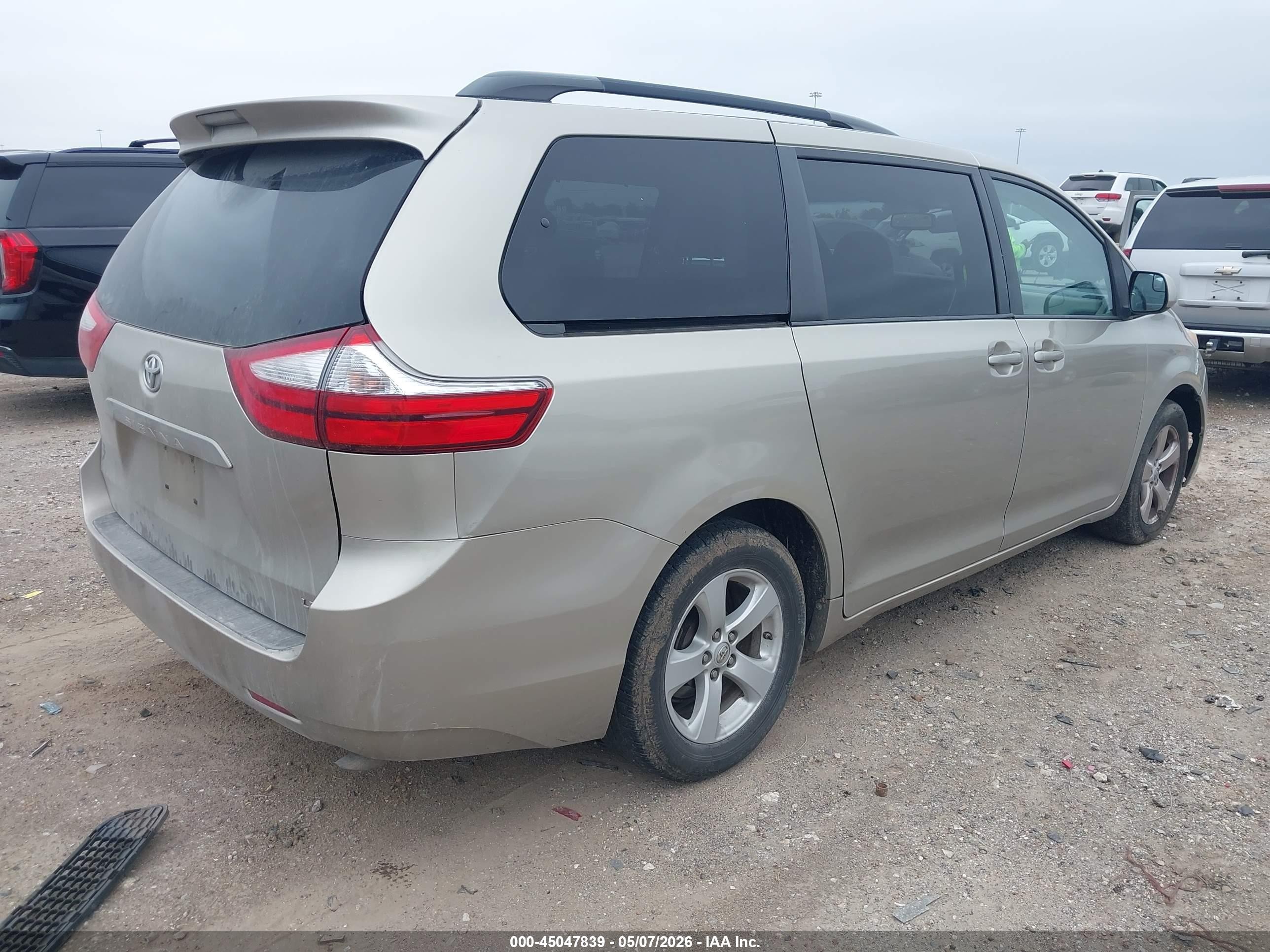2015 Toyota Sienna Le 8 Passenger Champagne vin: 5TDKK3DCXFS583739