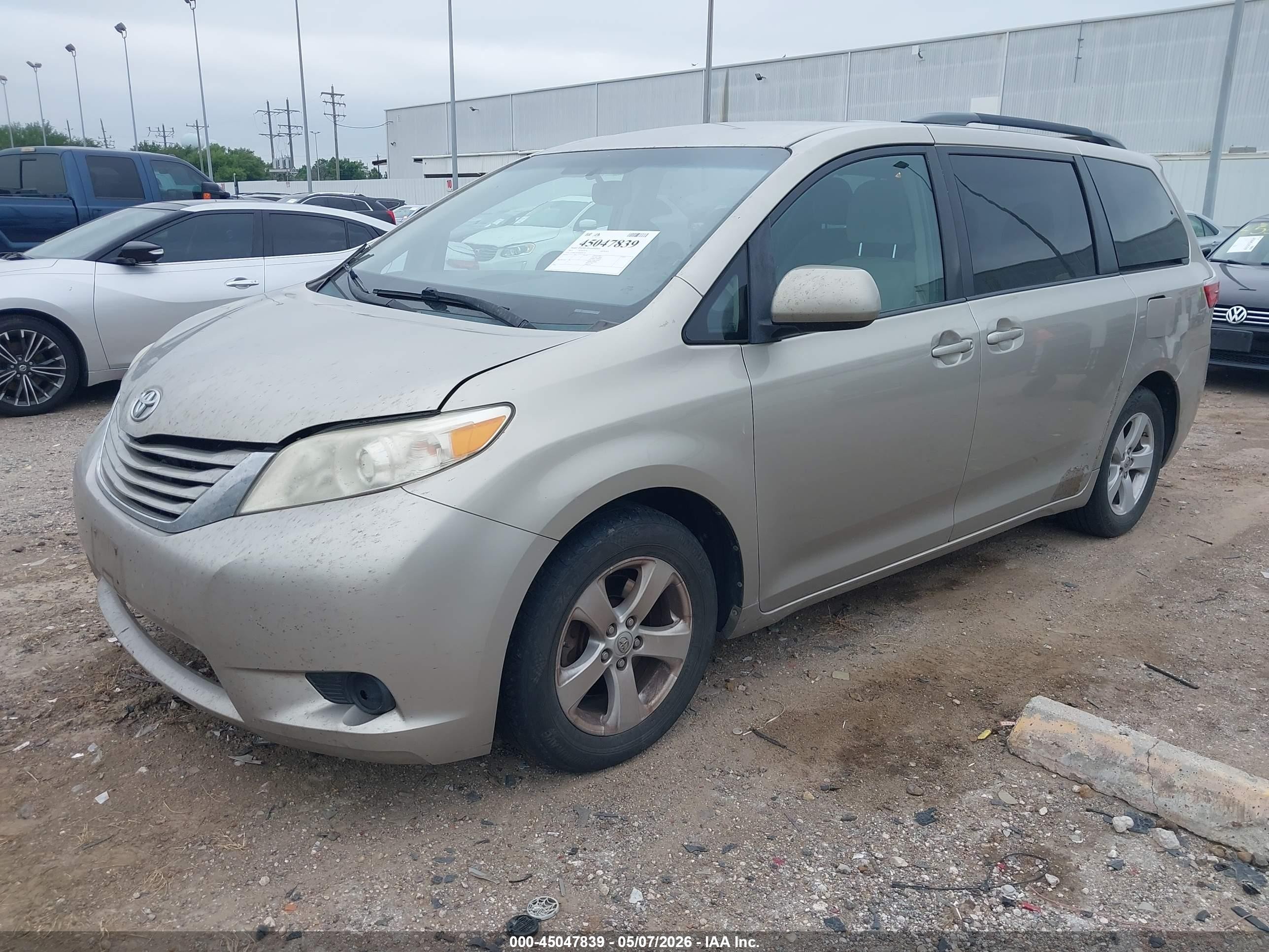 2015 Toyota Sienna Le 8 Passenger Champagne vin: 5TDKK3DCXFS583739