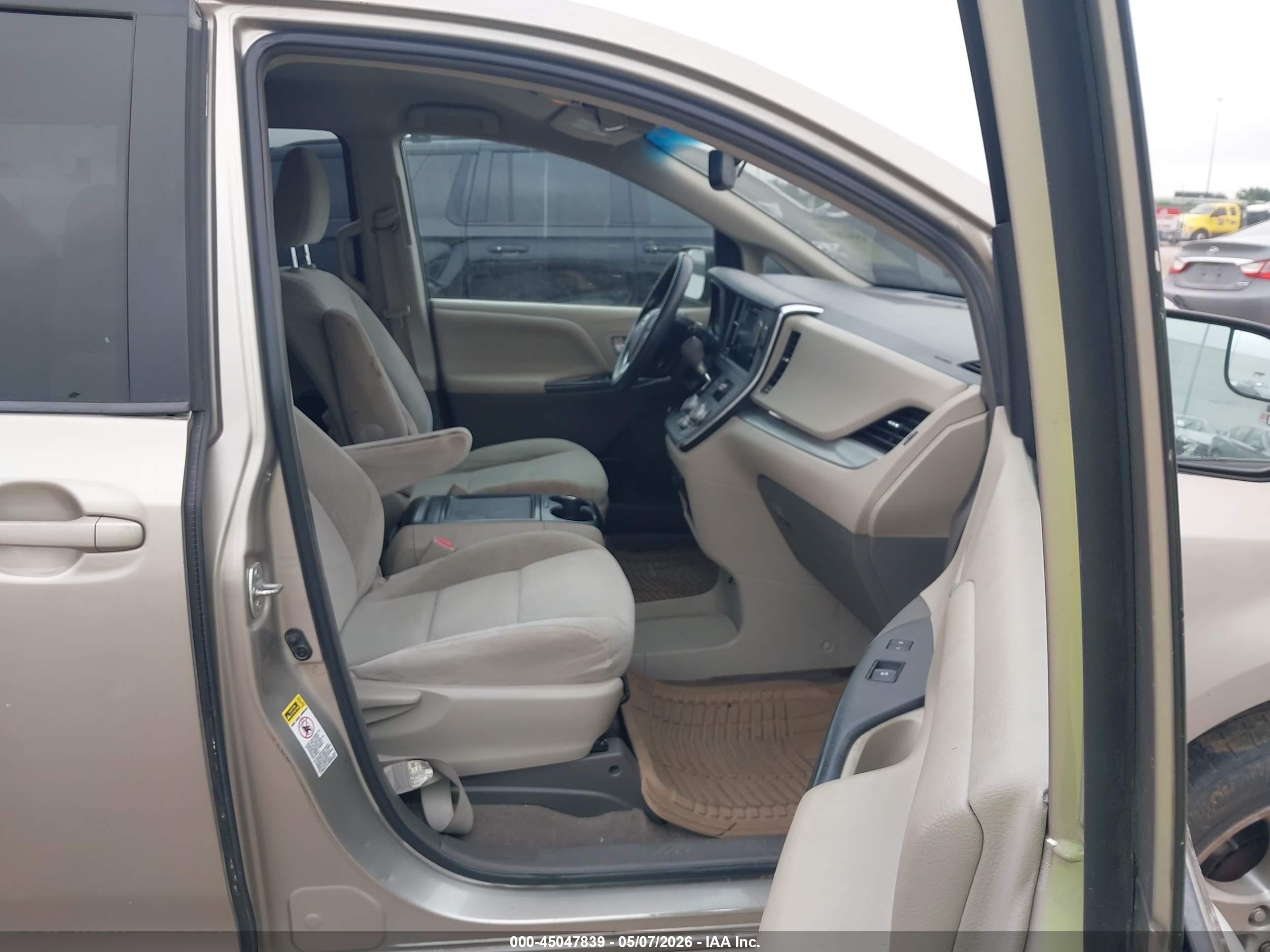 2015 Toyota Sienna Le 8 Passenger Champagne vin: 5TDKK3DCXFS583739
