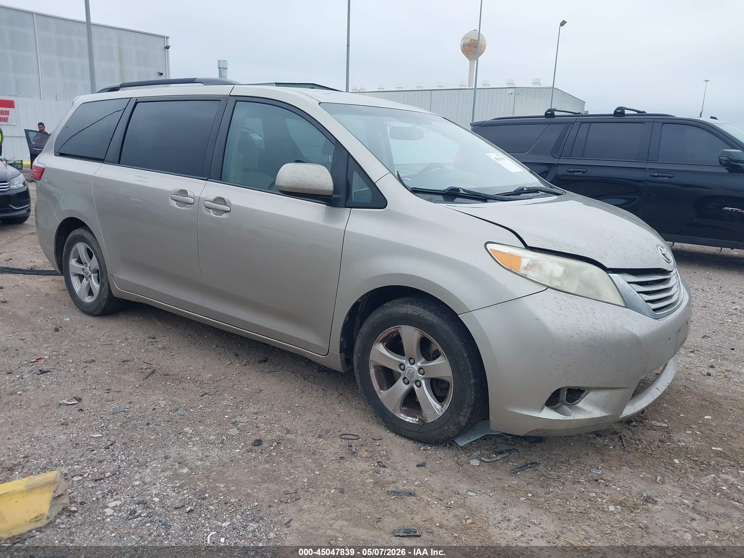 2015 Toyota Sienna Le 8 Passenger Champagne vin: 5TDKK3DCXFS583739