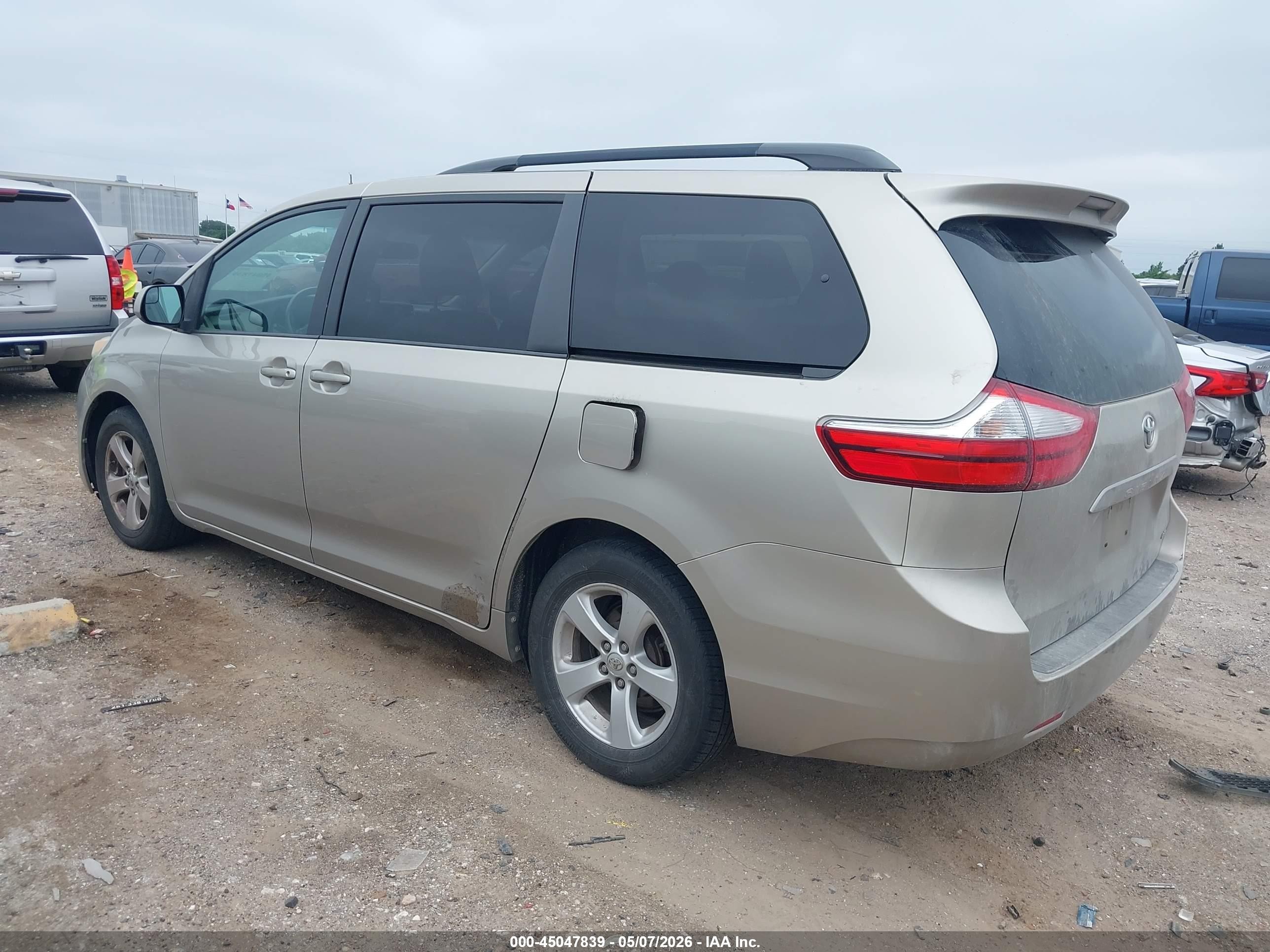 2015 Toyota Sienna Le 8 Passenger Champagne vin: 5TDKK3DCXFS583739