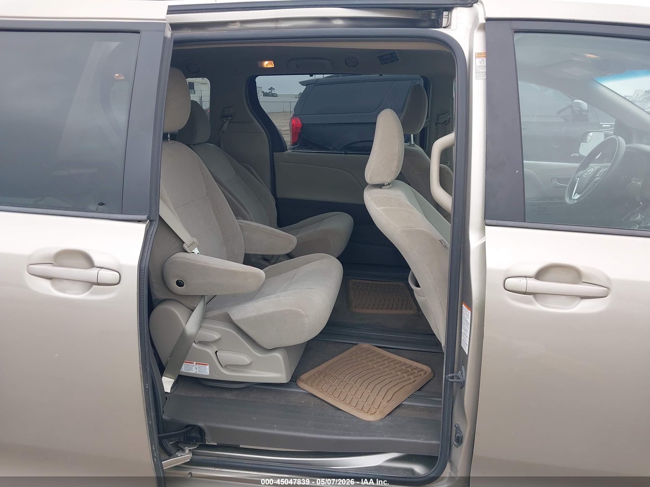 2015 Toyota Sienna Le 8 Passenger Champagne vin: 5TDKK3DCXFS583739